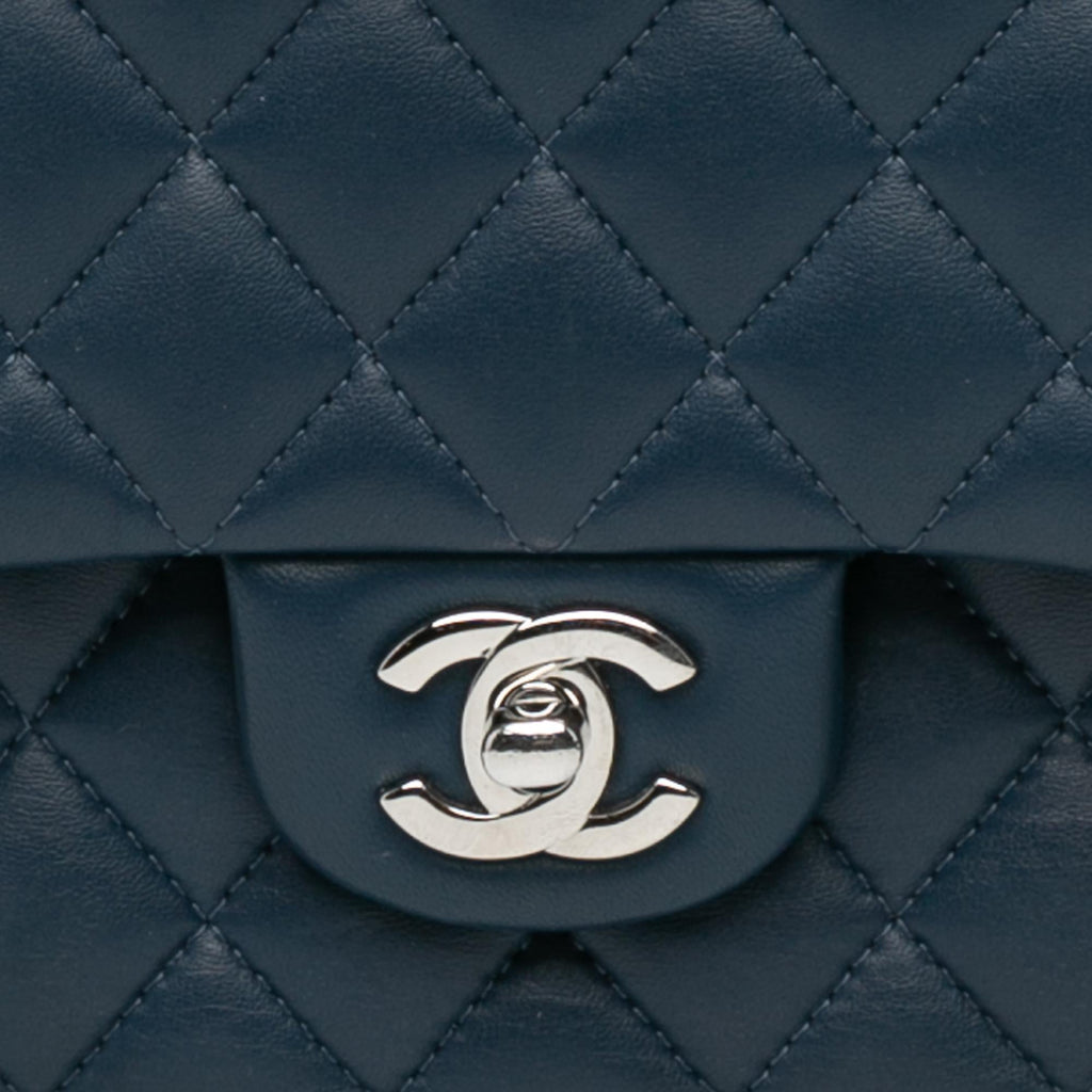 Chanel Medium Classic Lambskin Double Flap (SHG-35Xgum)