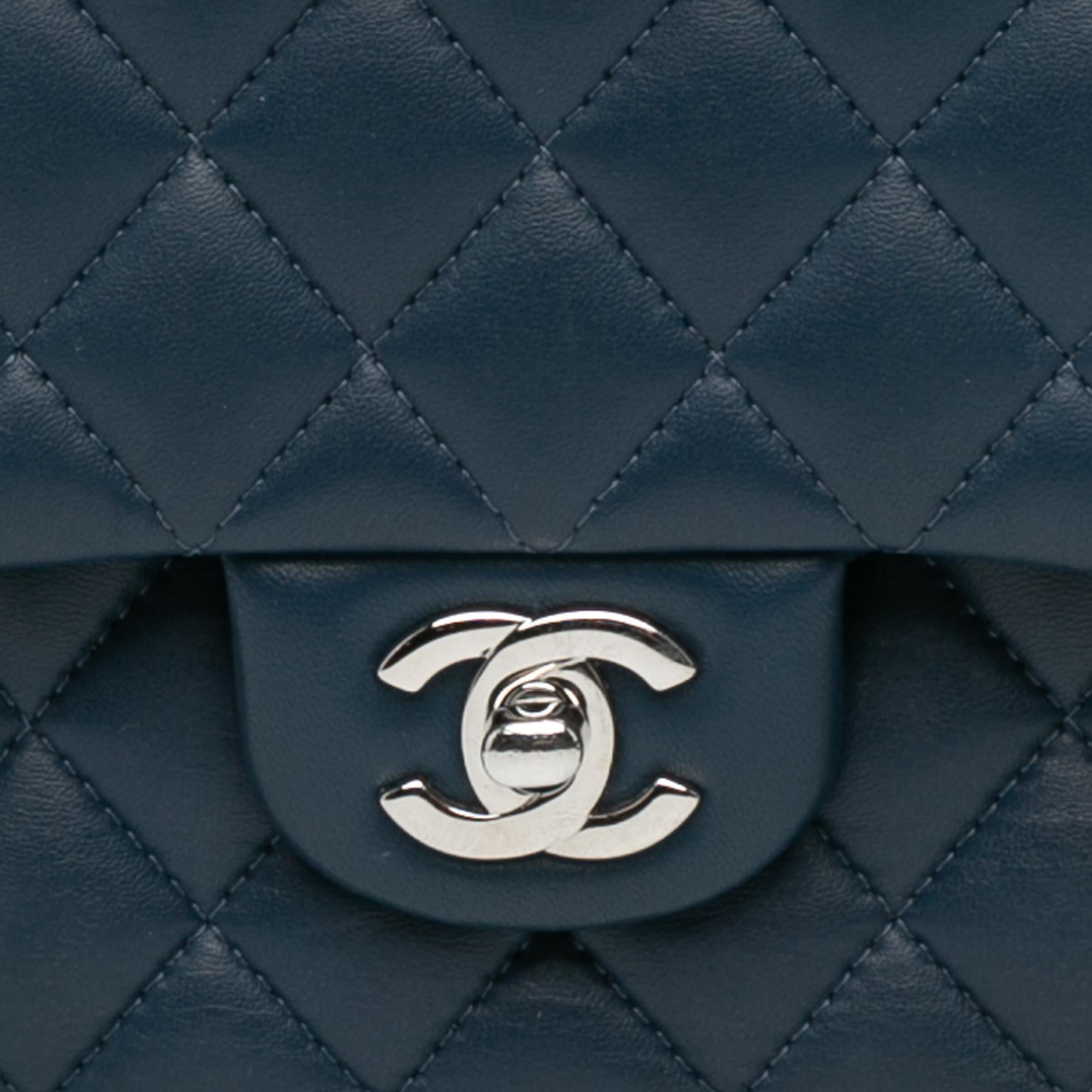 Chanel Medium Classic Lambskin Double Flap (SHG-35Xgum)