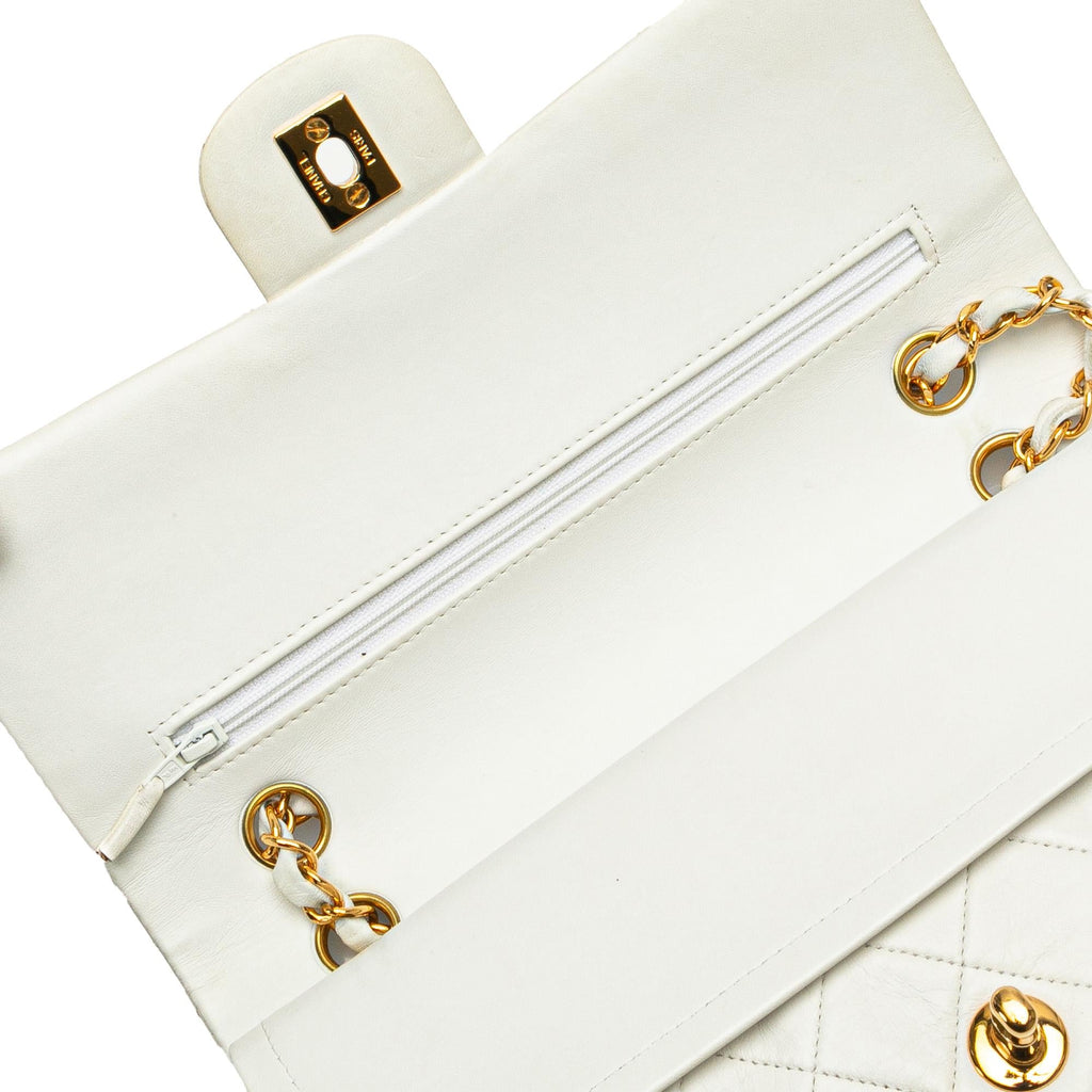 Chanel Medium Classic Lambskin Double Flap (SHG-xjMT3Y)
