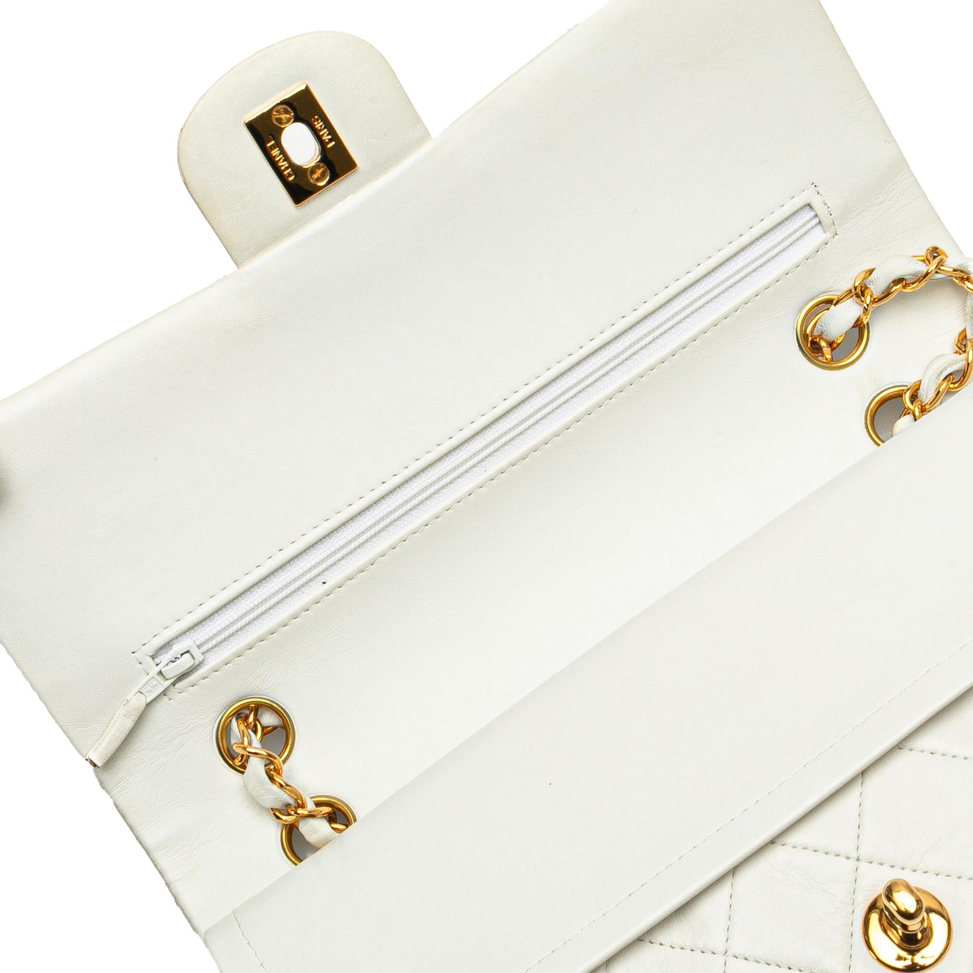 Chanel Medium Classic Lambskin Double Flap (SHG-xjMT3Y)
