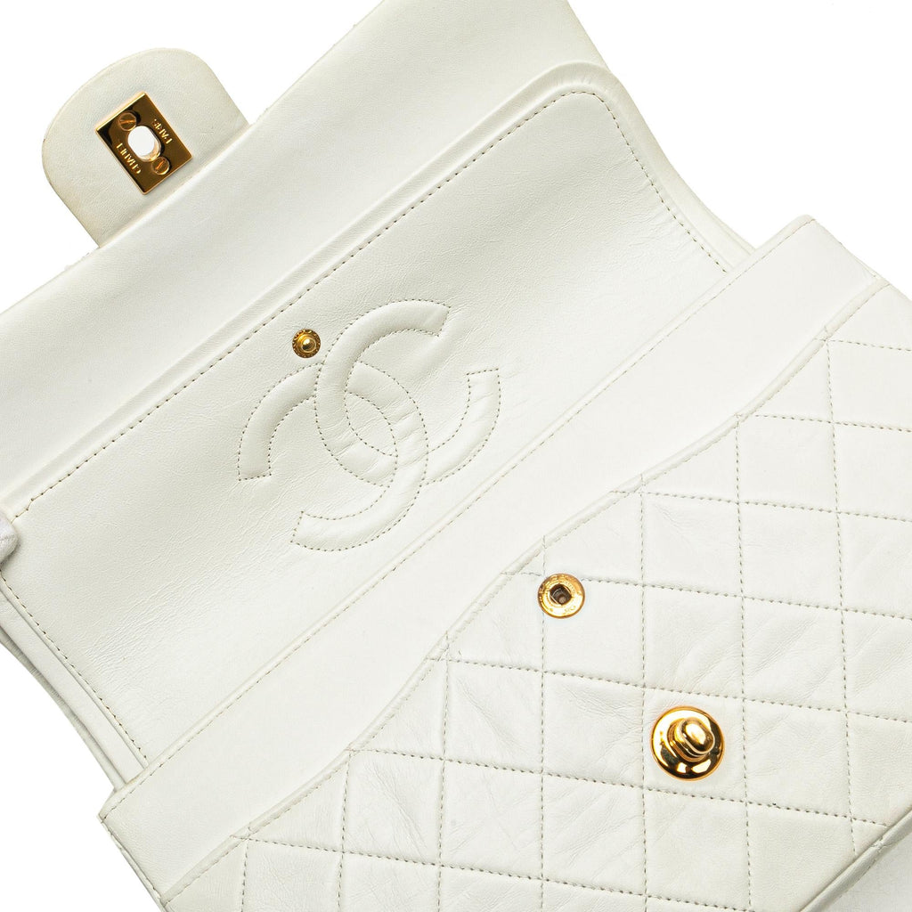Chanel Medium Classic Lambskin Double Flap (SHG-xjMT3Y)