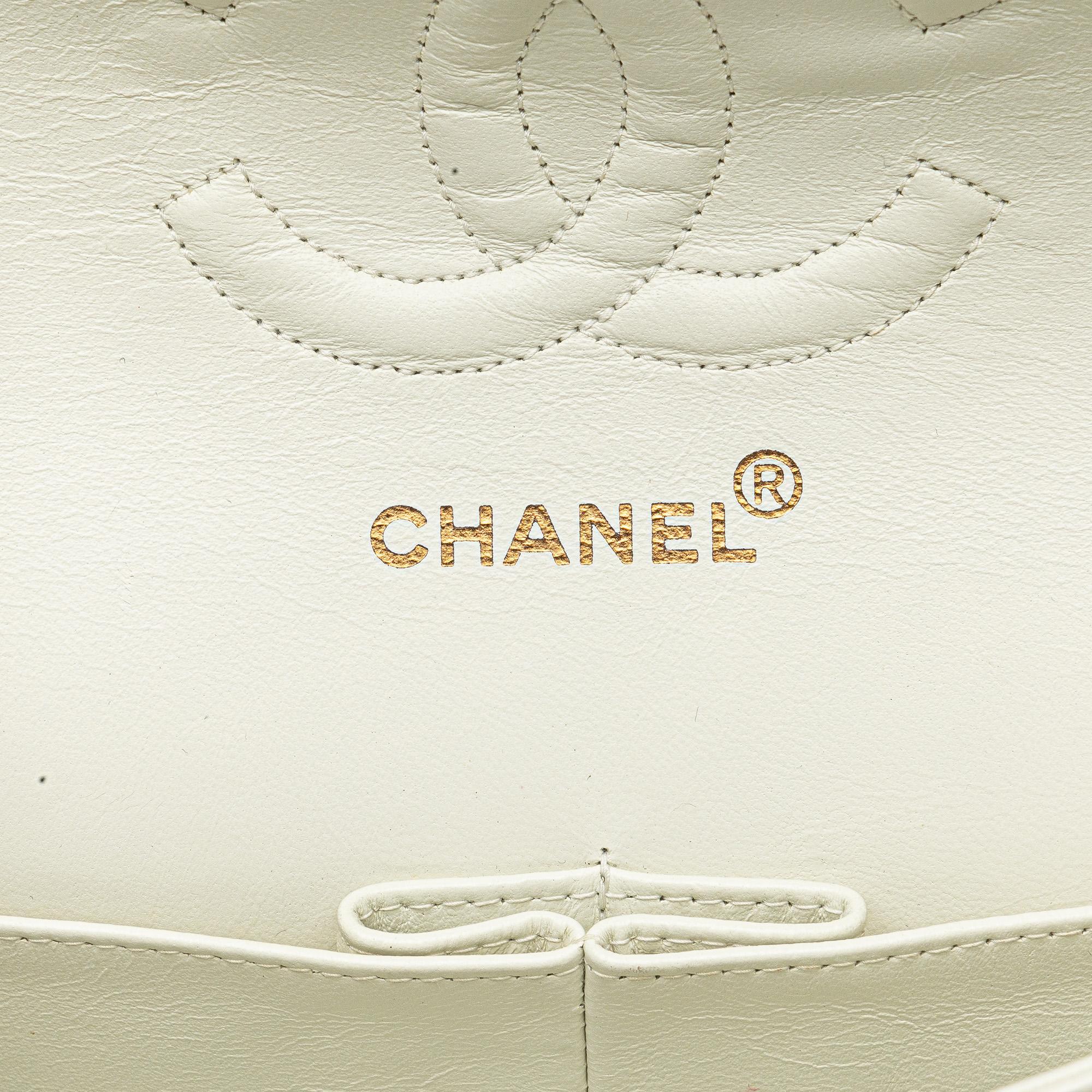 Chanel Medium Classic Lambskin Double Flap (SHG-xjMT3Y)