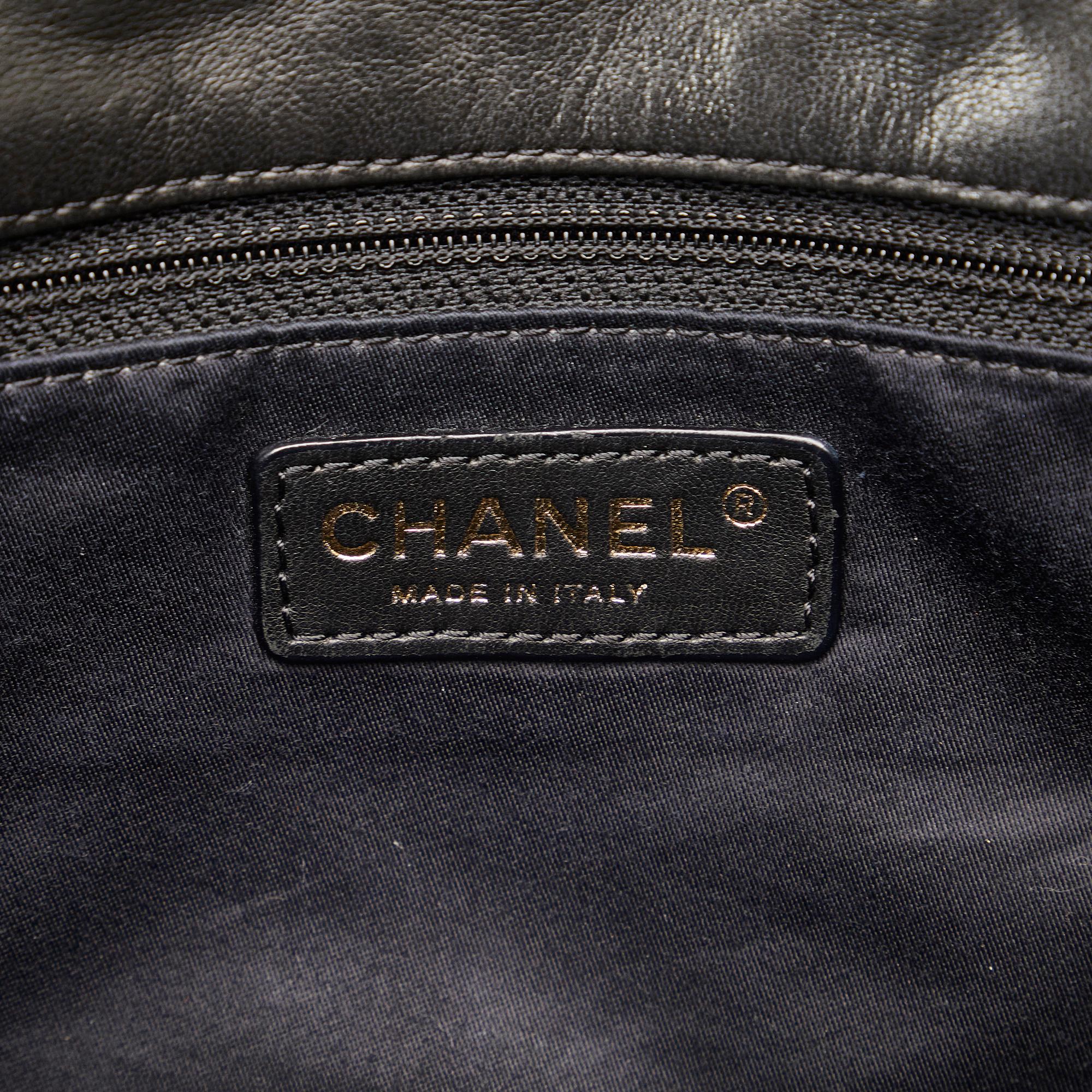 Chanel Medium Classic Lambskin Single Flap (SHG-IvYGNR)