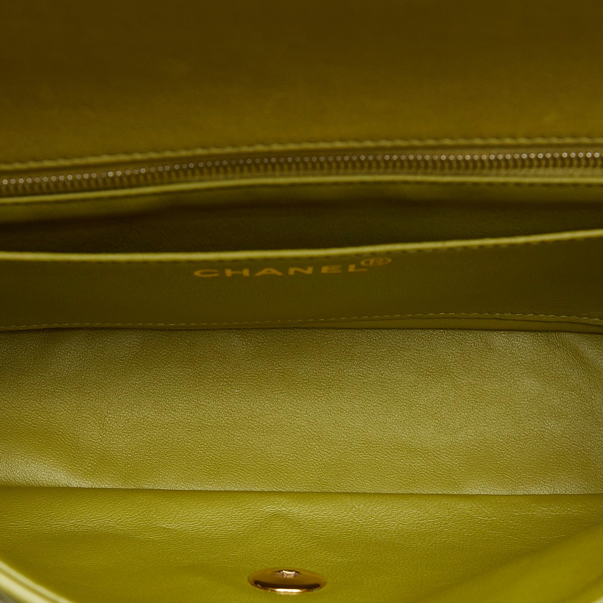 Chanel Medium Classic Lambskin Single Flap (SHG-oaTwdF)