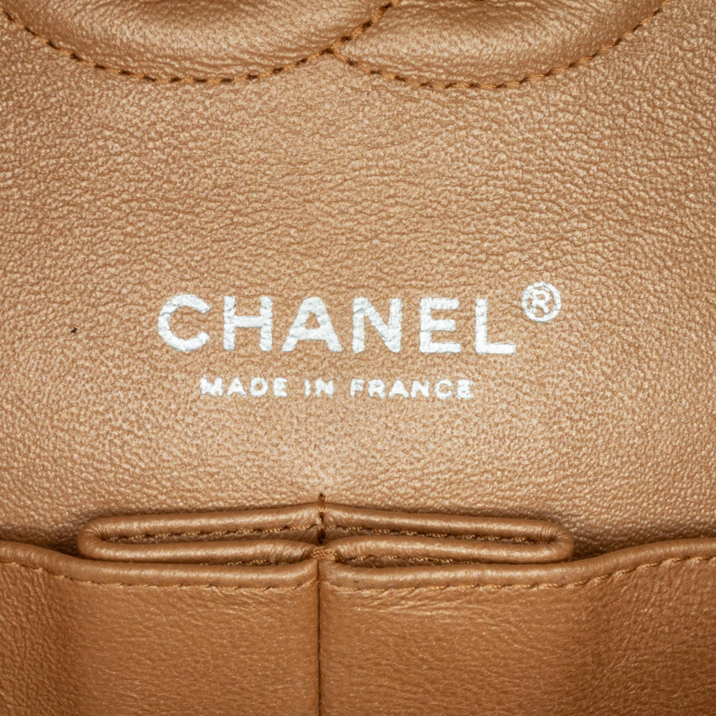 Chanel Medium Classic Metallic Caviar Double Flap (SHG-VjNNbF)
