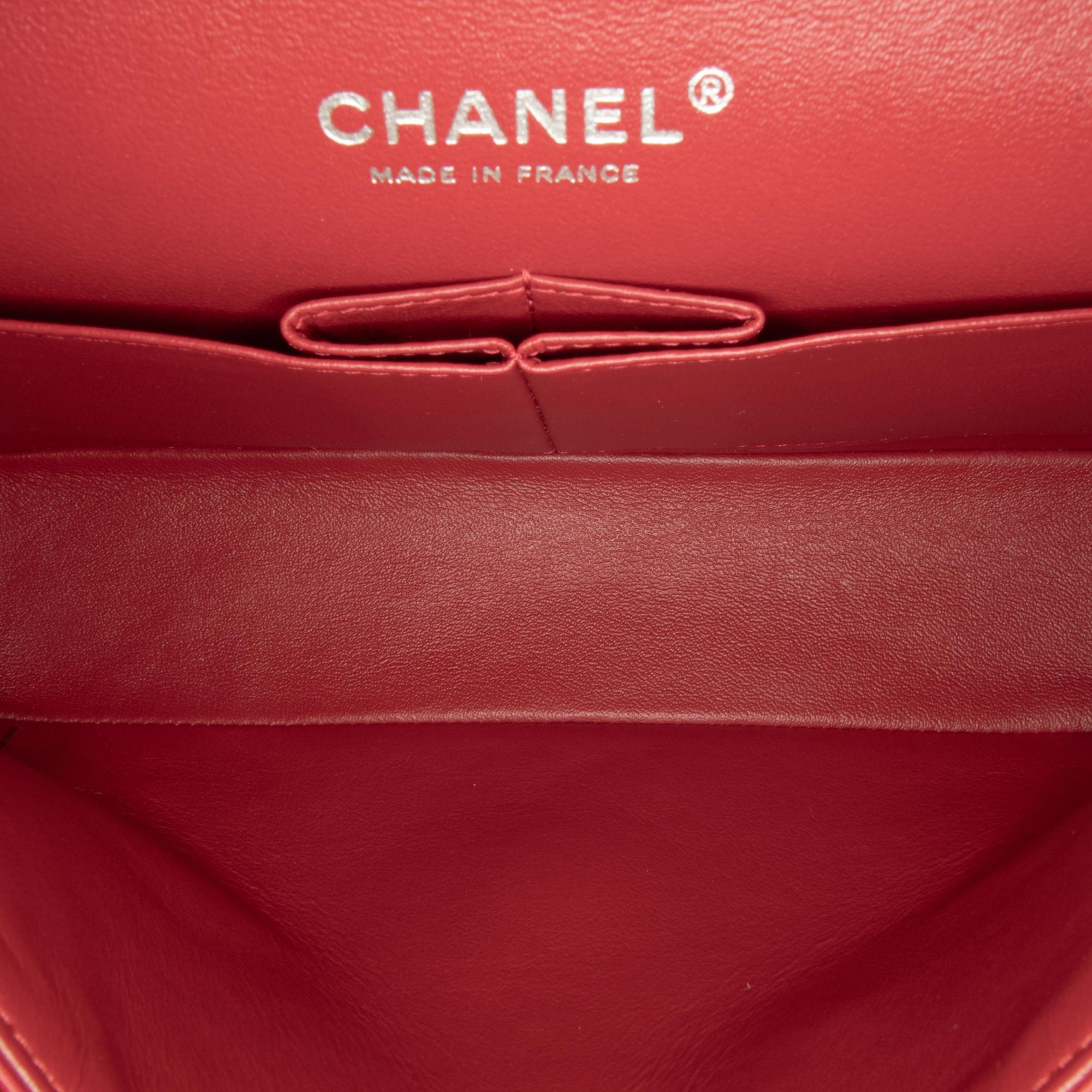 Chanel Medium Classic Patent Double Flap (SHG-aWKJWo)