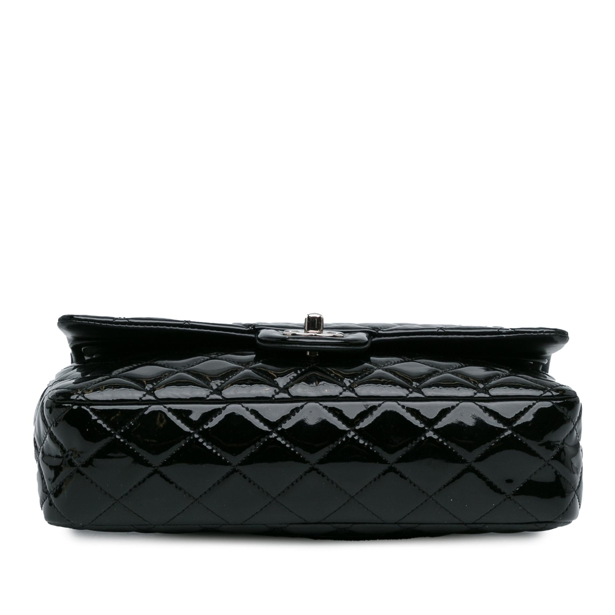 Chanel Medium Classic Patent Double Flap (SHG-RxvttZ)