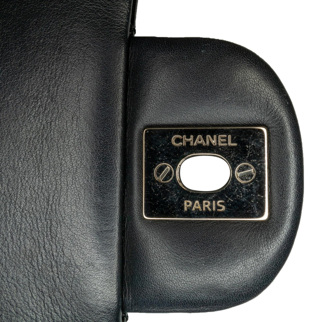 Chanel Medium Classic Patent Double Flap (SHG-RxvttZ)