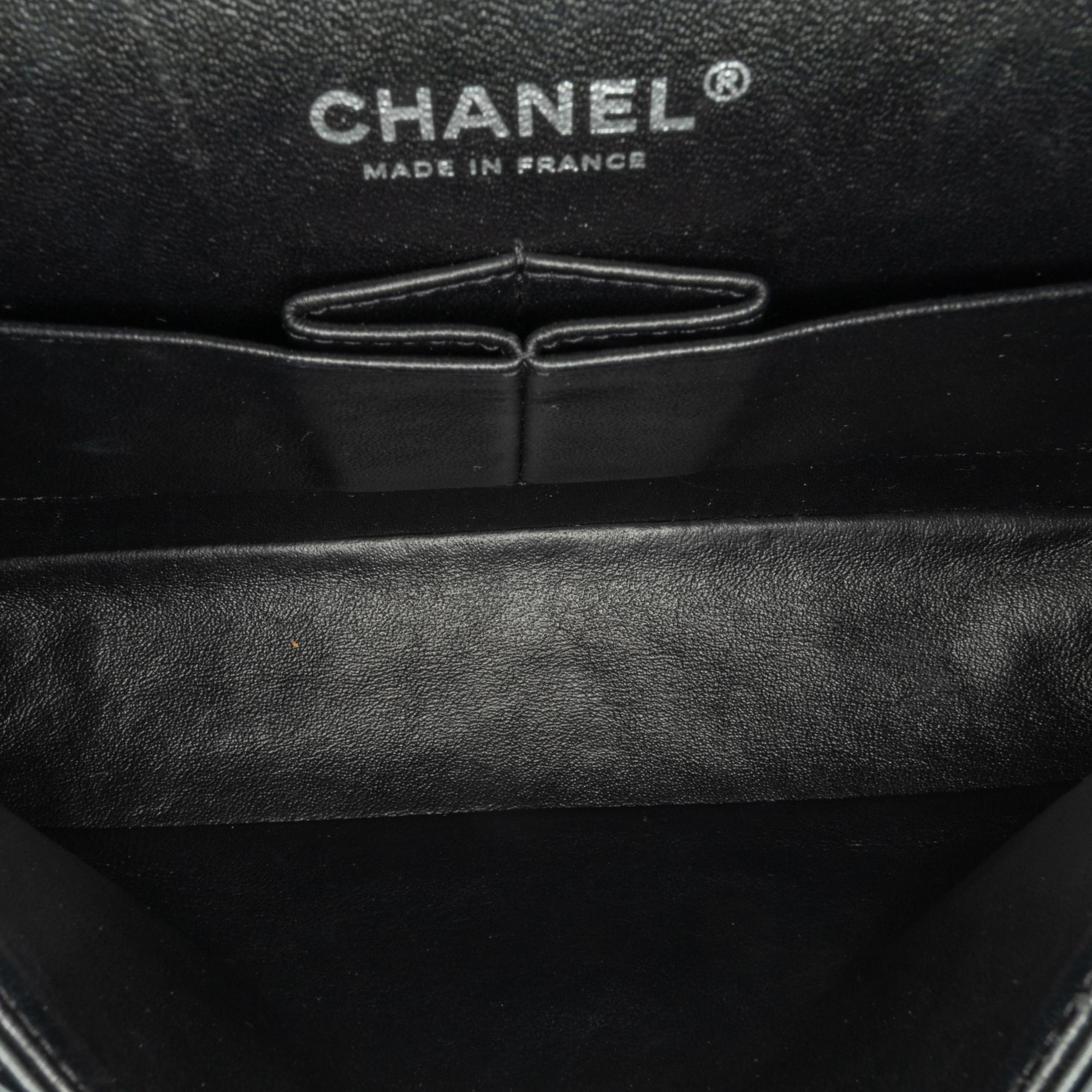 Chanel Medium Classic Patent Double Flap (SHG-RxvttZ)
