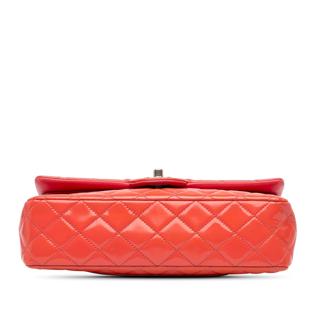 Chanel Medium Classic Patent Double Flap (SHG-ttUdn4)