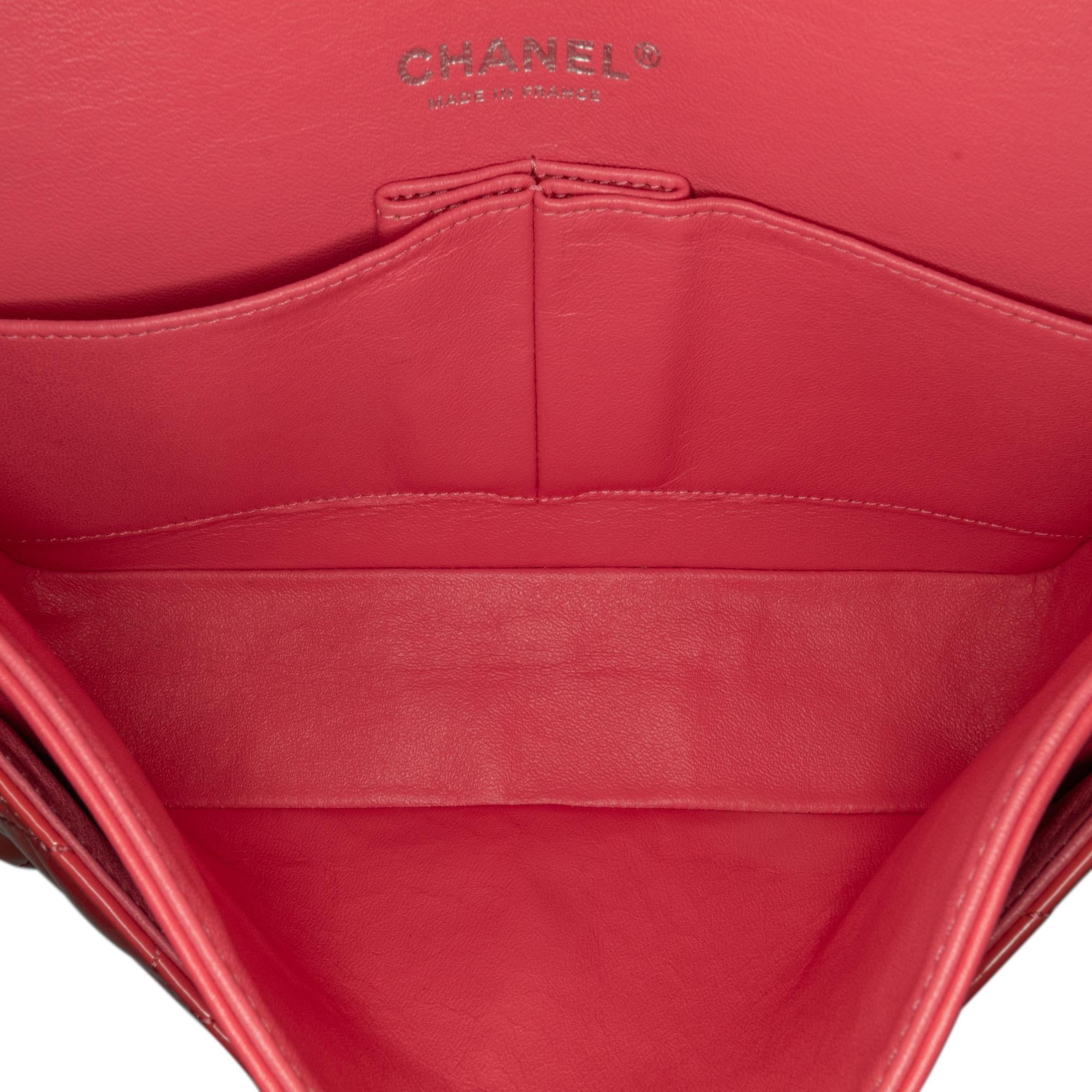 Chanel Medium Classic Patent Double Flap (SHG-ttUdn4)