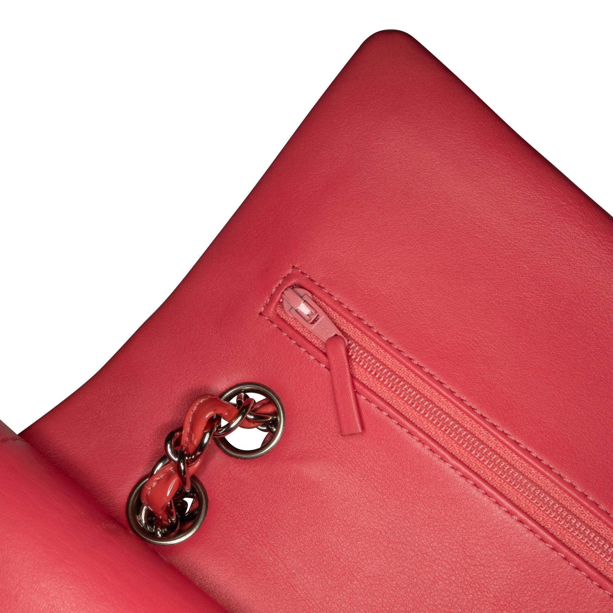 Chanel Medium Classic Patent Double Flap (SHG-ttUdn4)