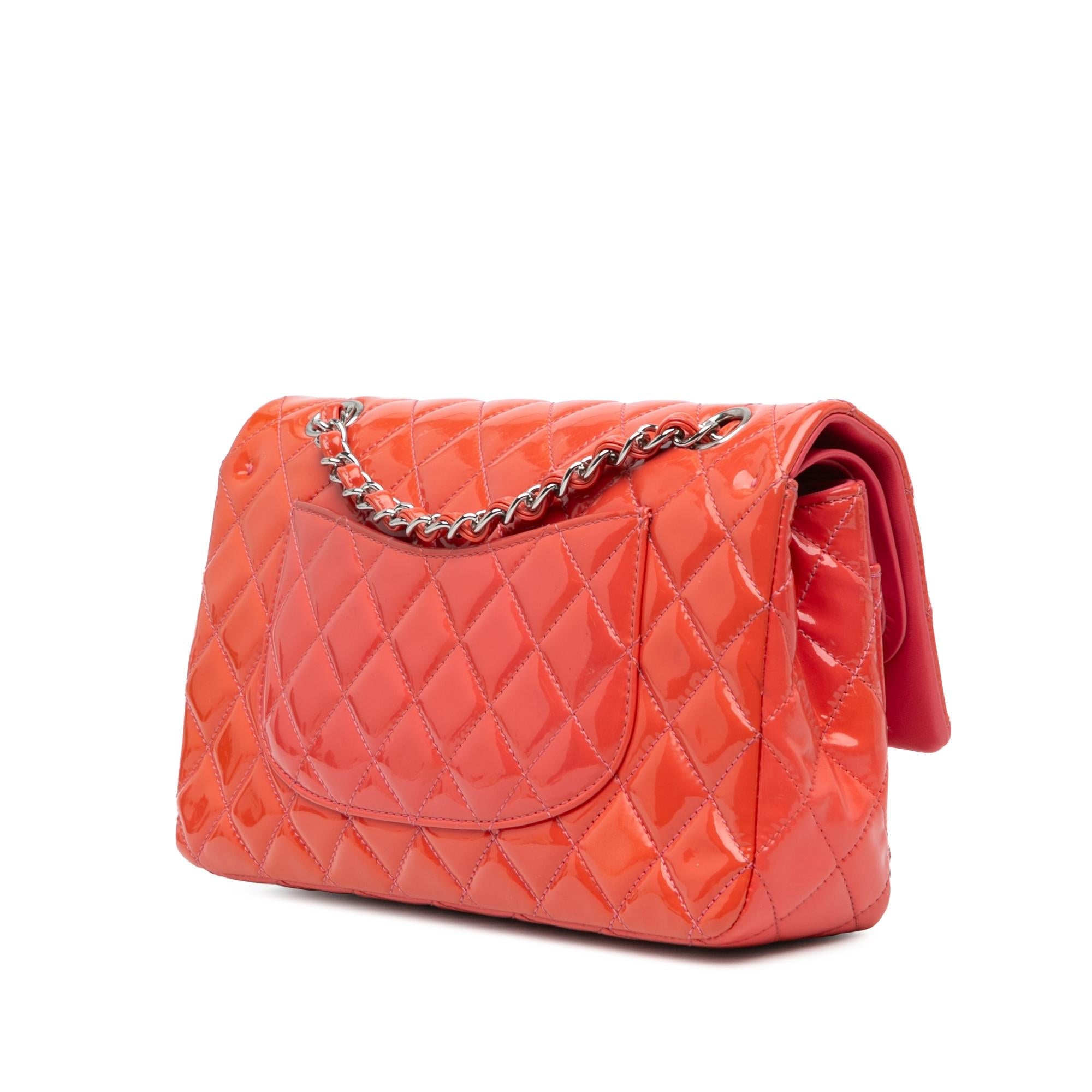 Chanel Medium Classic Patent Double Flap (SHG-ttUdn4)