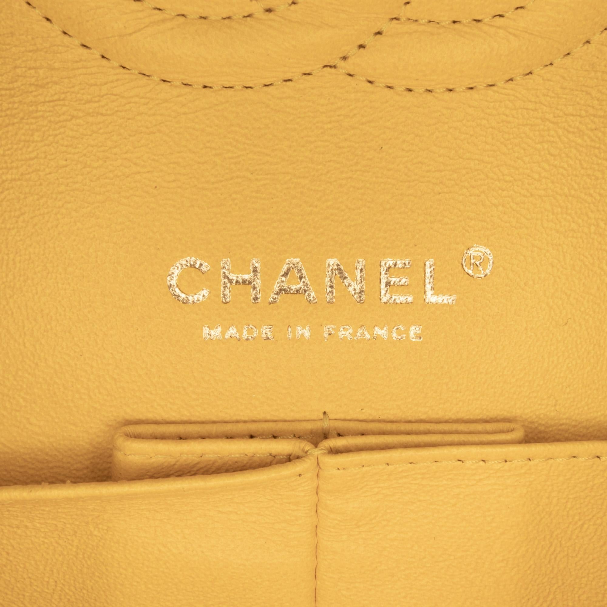 Chanel Medium Classic Velvet Double Flap (SHG-mVxFxc)