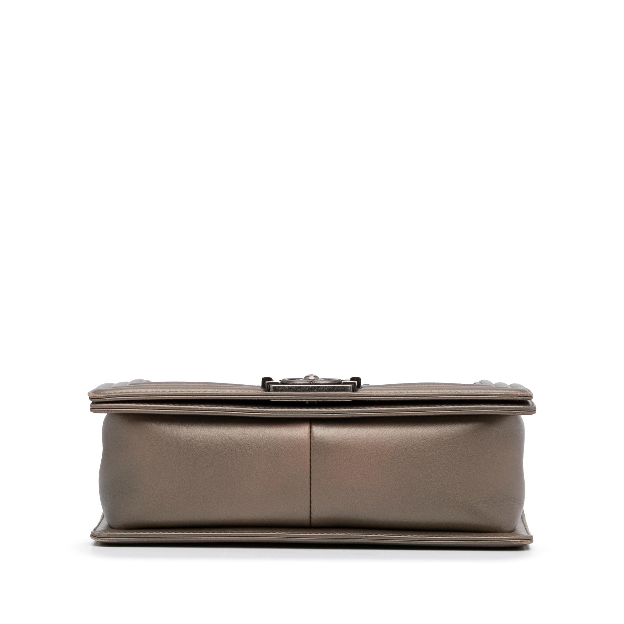 Chanel Medium Crystal-Embellished Boy (SHG-jL3jSb)