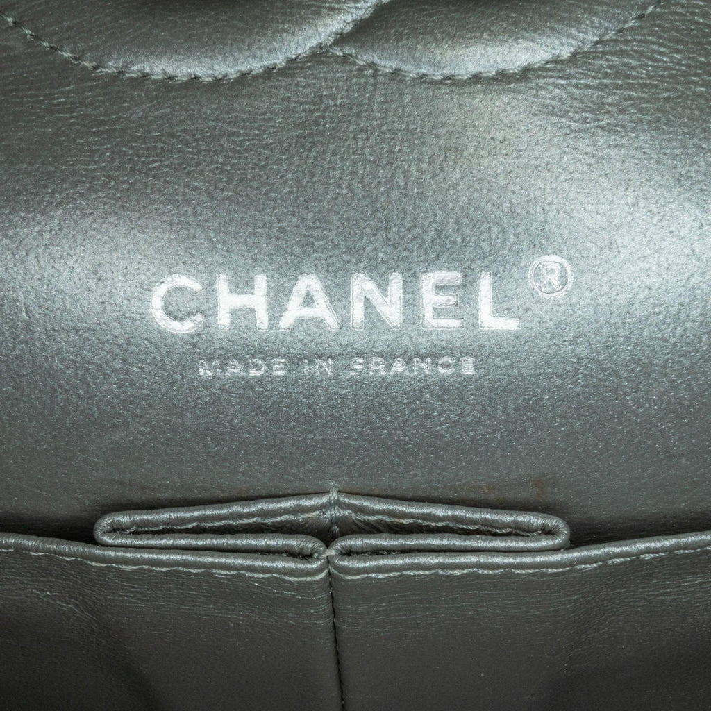 Chanel Medium Glazed Calfskin Grommet Embellished Airline Double Flap (SHG-fbozO4)