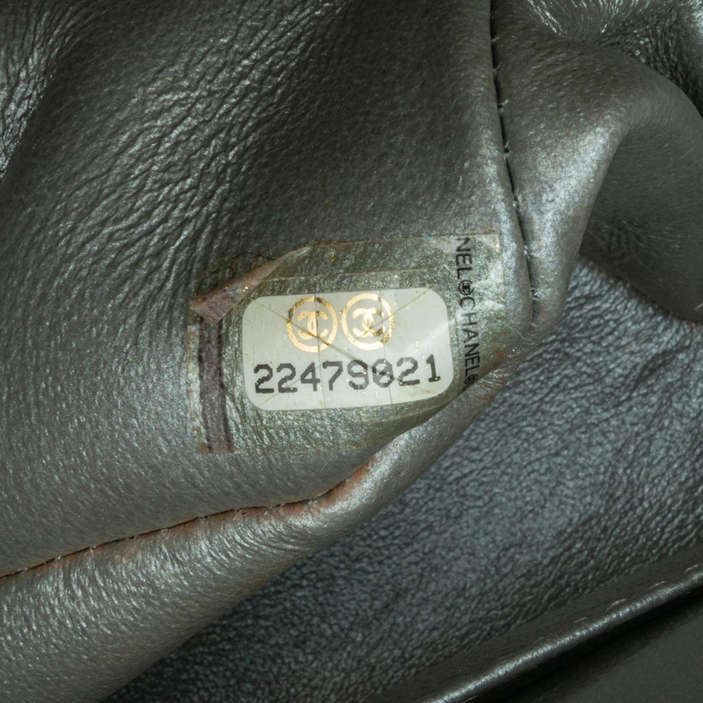 Chanel Medium Glazed Calfskin Grommet Embellished Airline Double Flap (SHG-fbozO4)