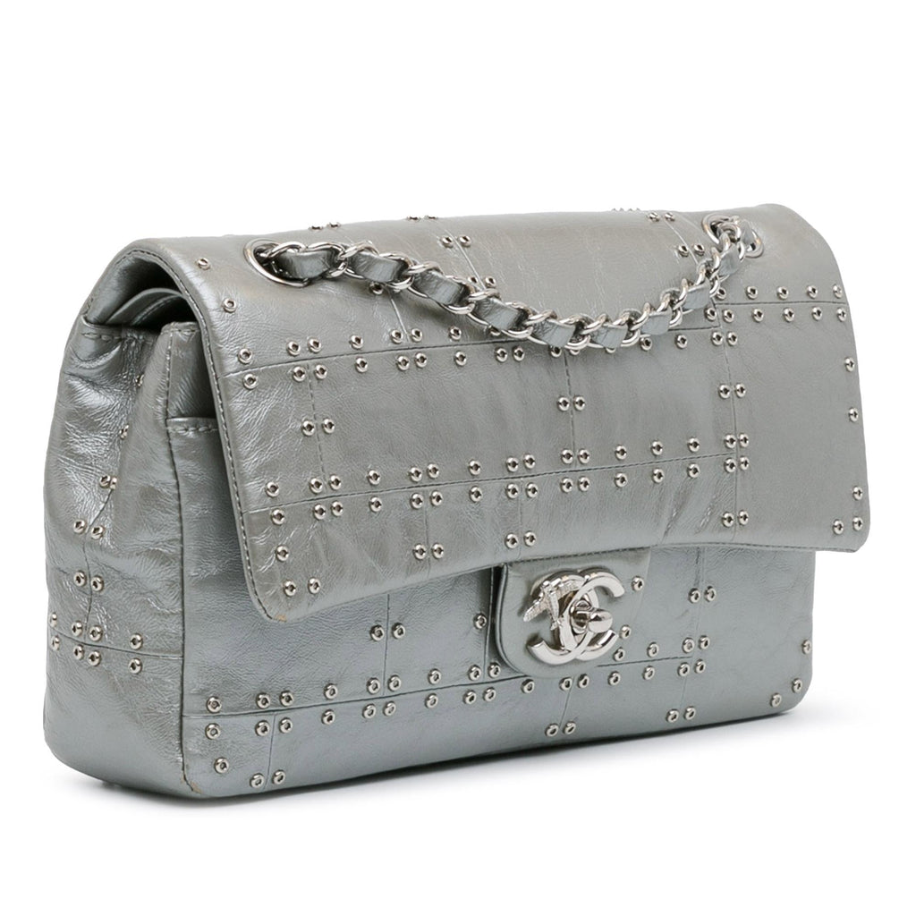 Chanel Medium Glazed Calfskin Grommet Embellished Airline Double Flap (SHG-fbozO4)