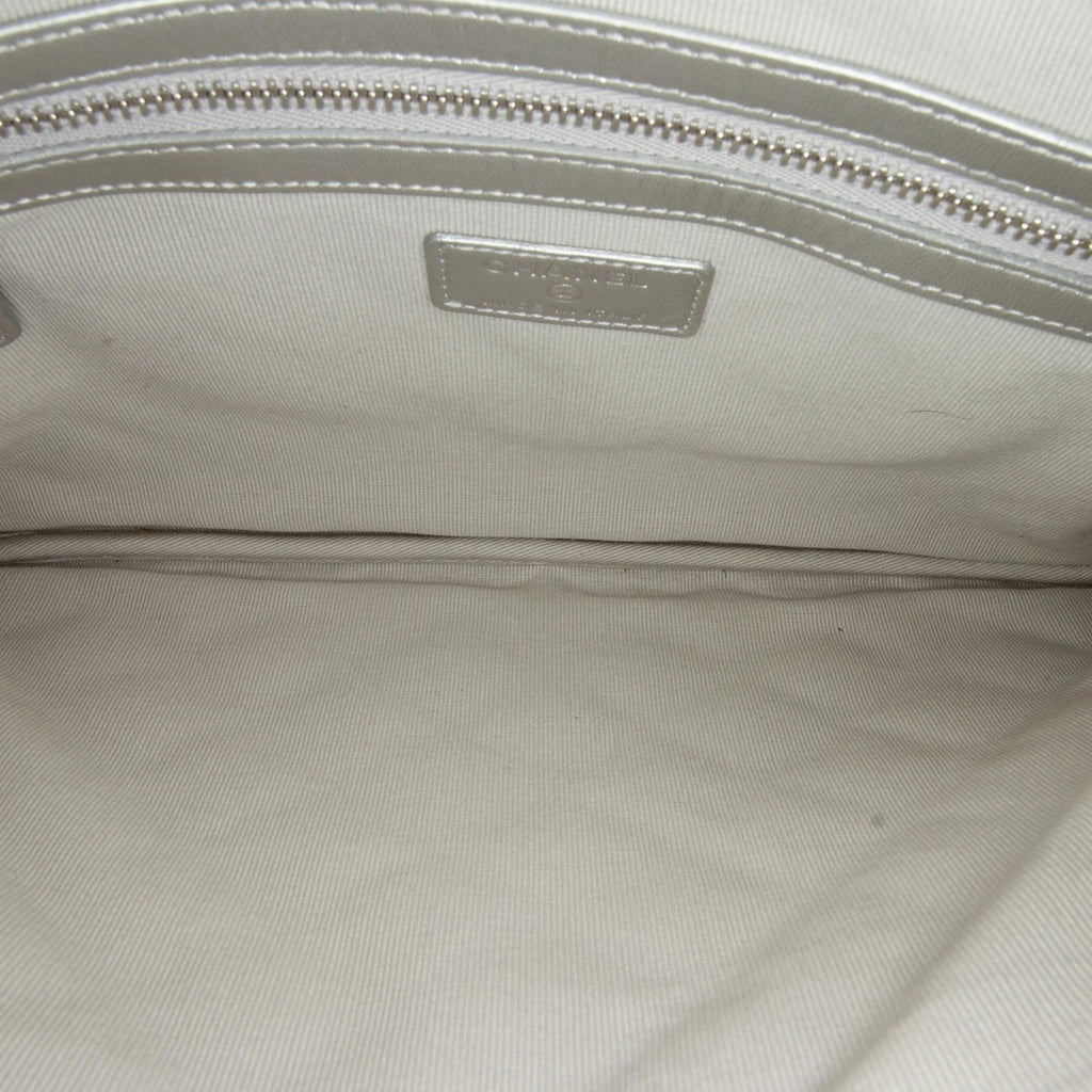 Chanel Medium Iridescent O-Case (SHG-ICtdcj)