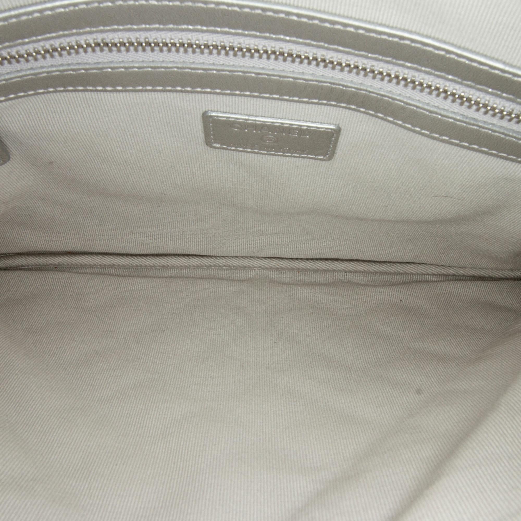 Chanel Medium Iridescent O-Case (SHG-ICtdcj)