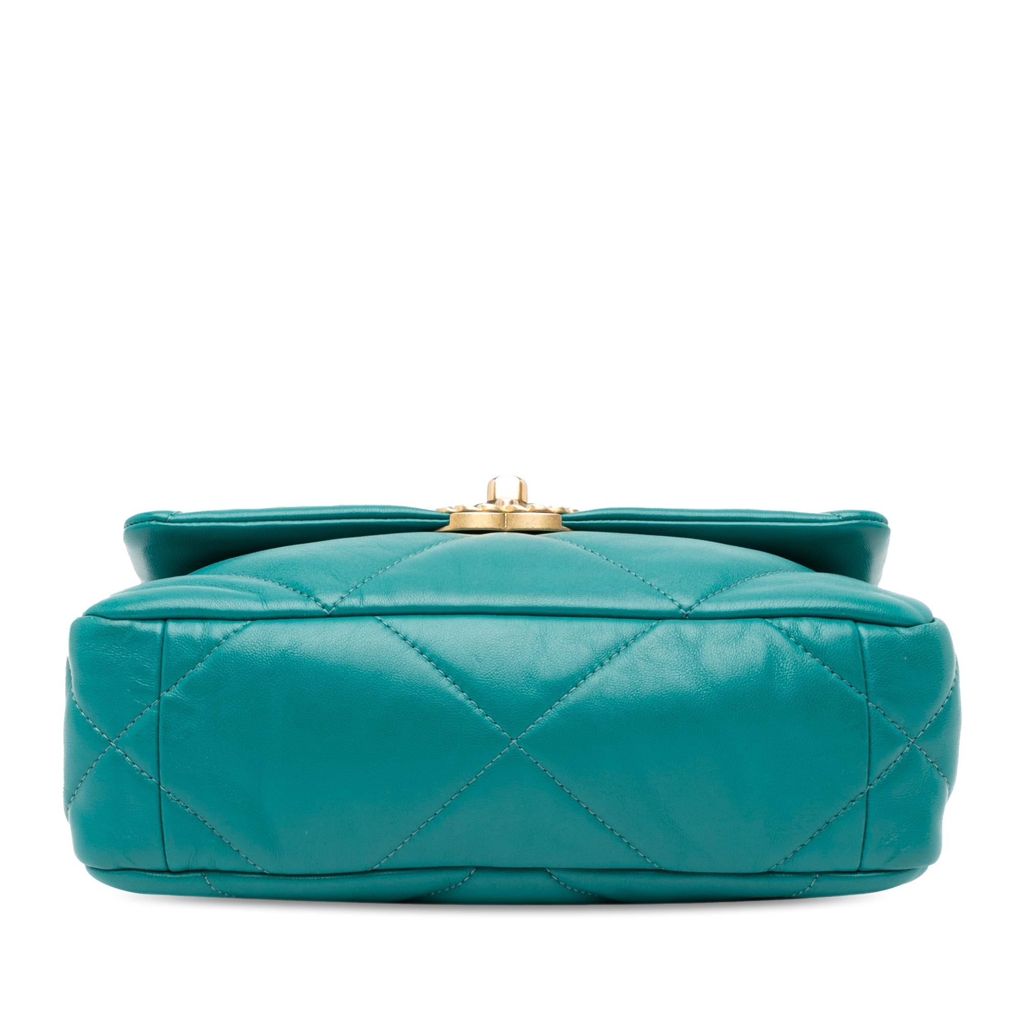 Chanel Medium Lambskin 19 Flap (SHG-EDg0IF)