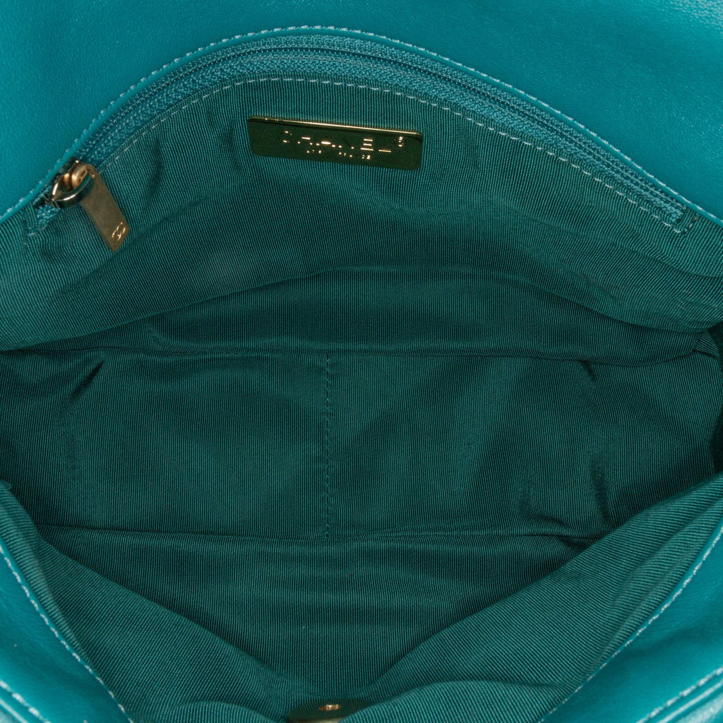 Chanel Medium Lambskin 19 Flap (SHG-EDg0IF)