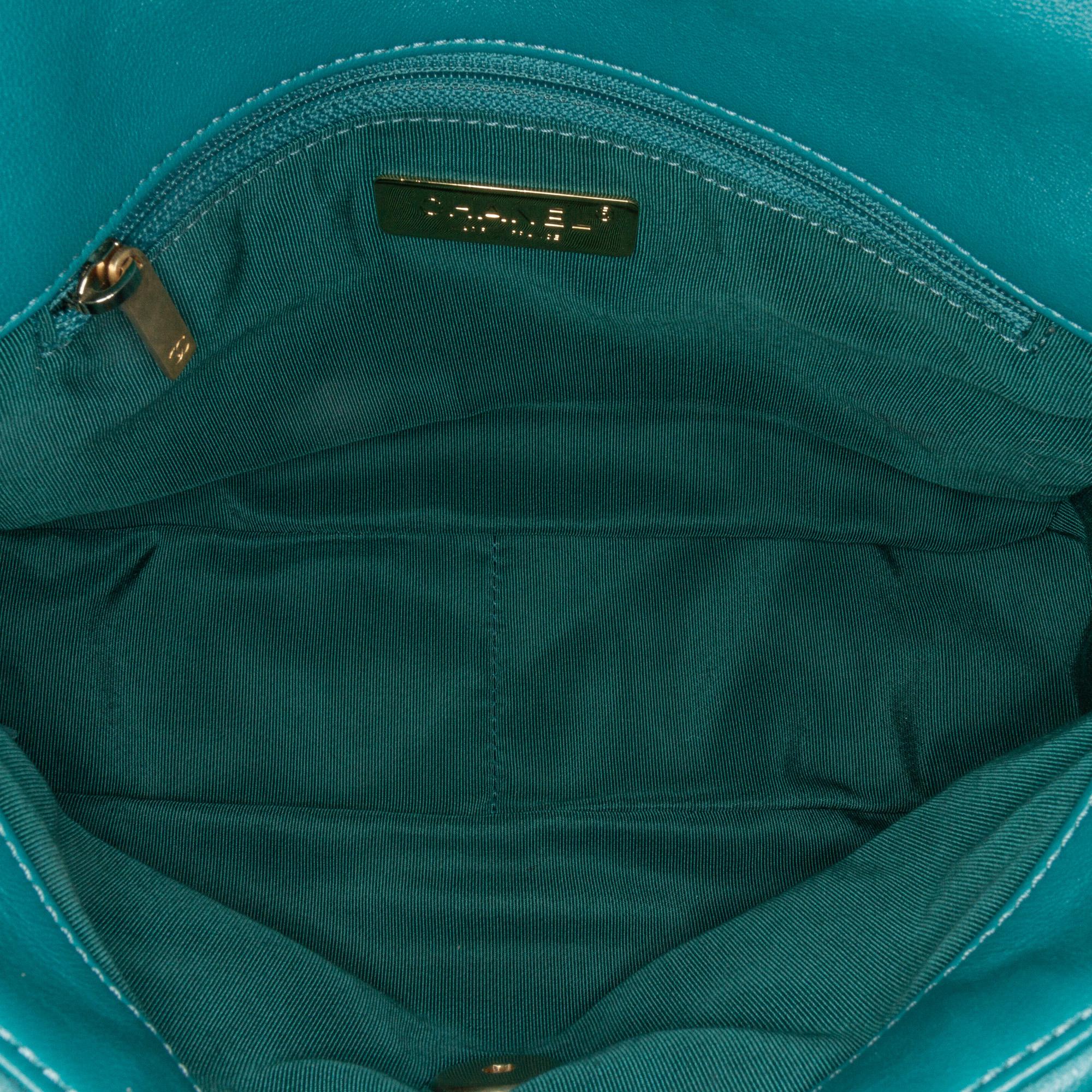 Chanel Medium Lambskin 19 Flap (SHG-EDg0IF)