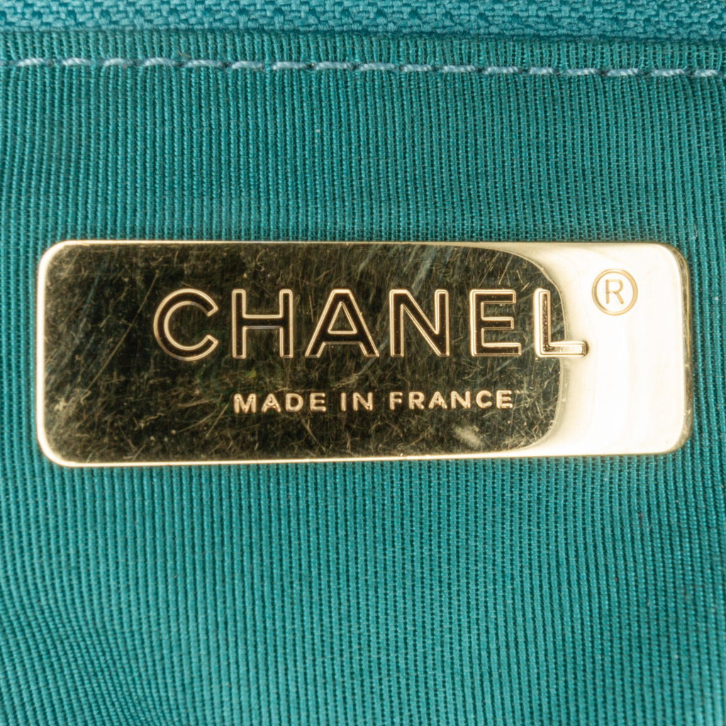 Chanel Medium Lambskin 19 Flap (SHG-EDg0IF)