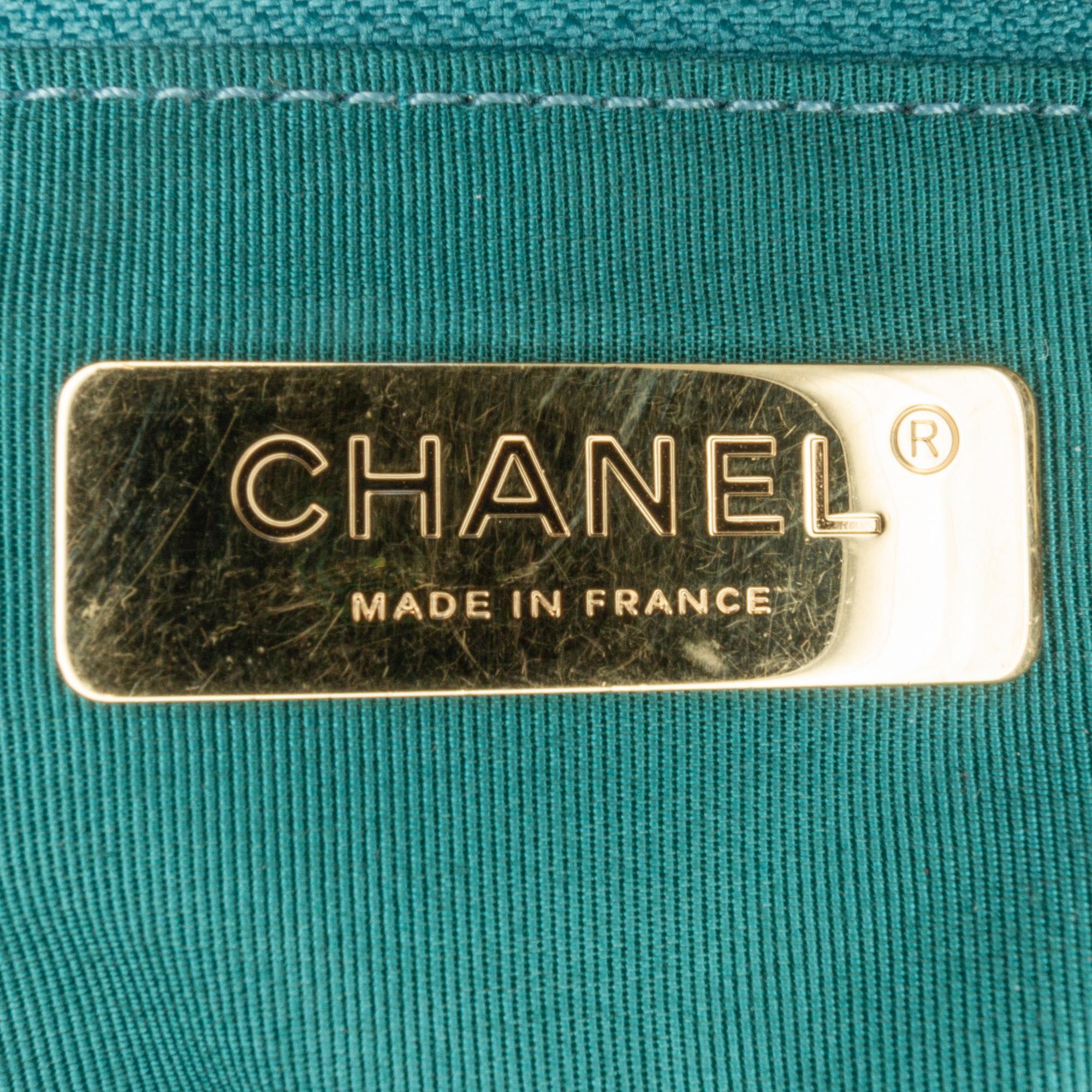Chanel Medium Lambskin 19 Flap (SHG-EDg0IF)