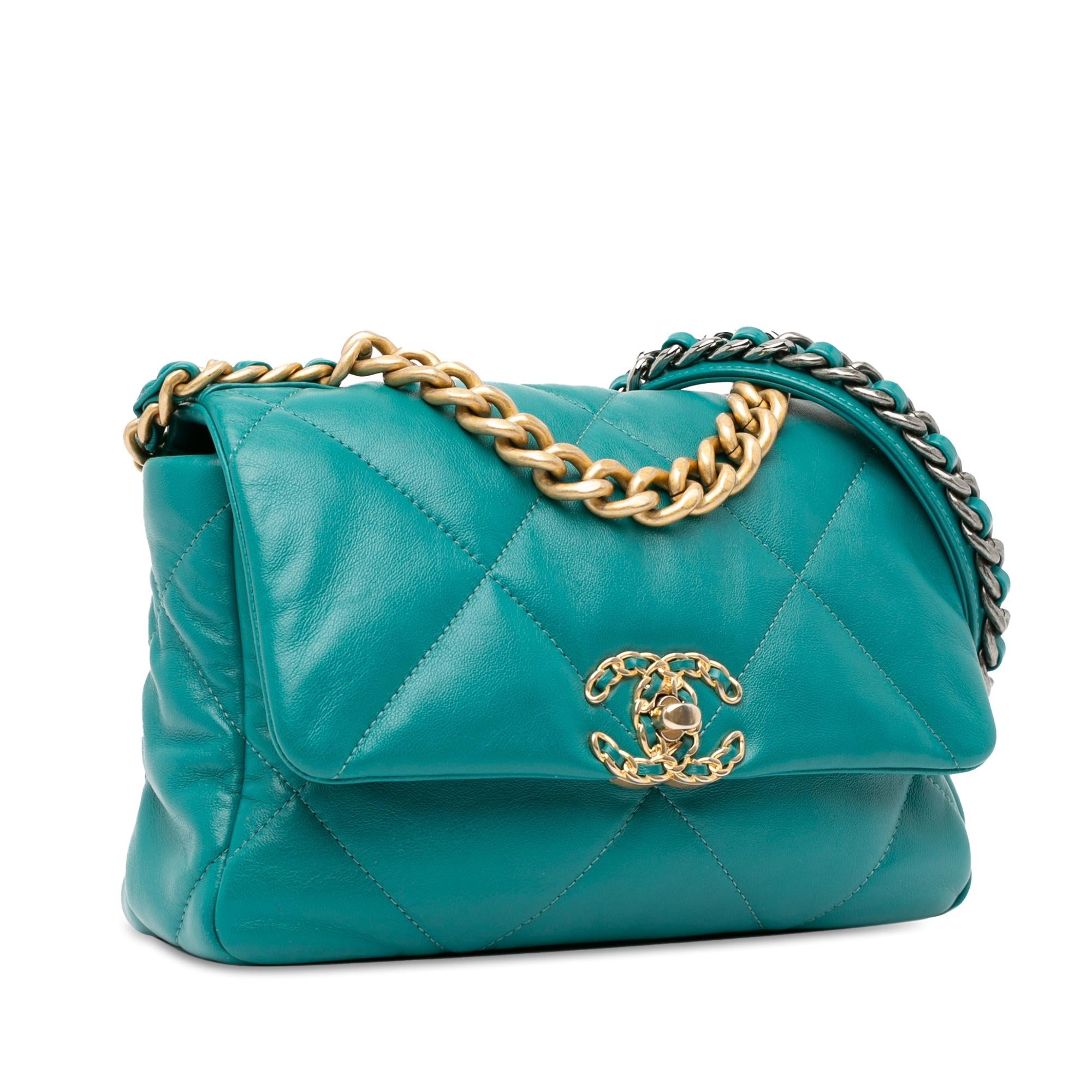 Chanel Medium Lambskin 19 Flap (SHG-EDg0IF)