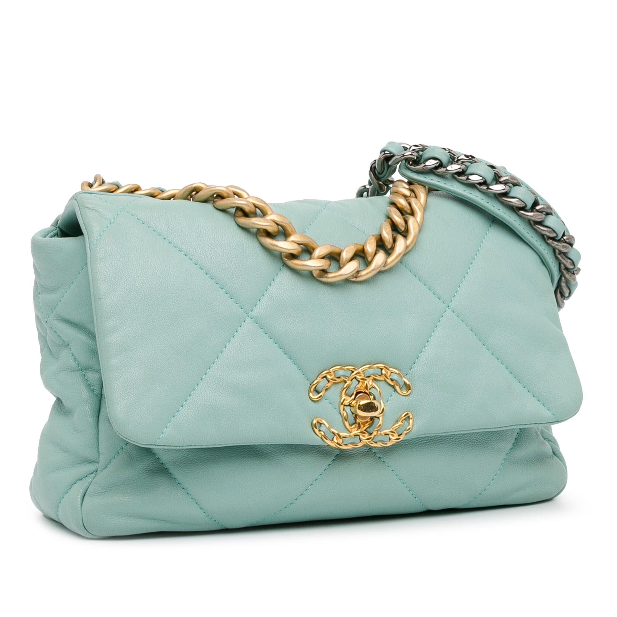 Chanel Medium Lambskin 19 Flap (SHG-MRfv5Z)