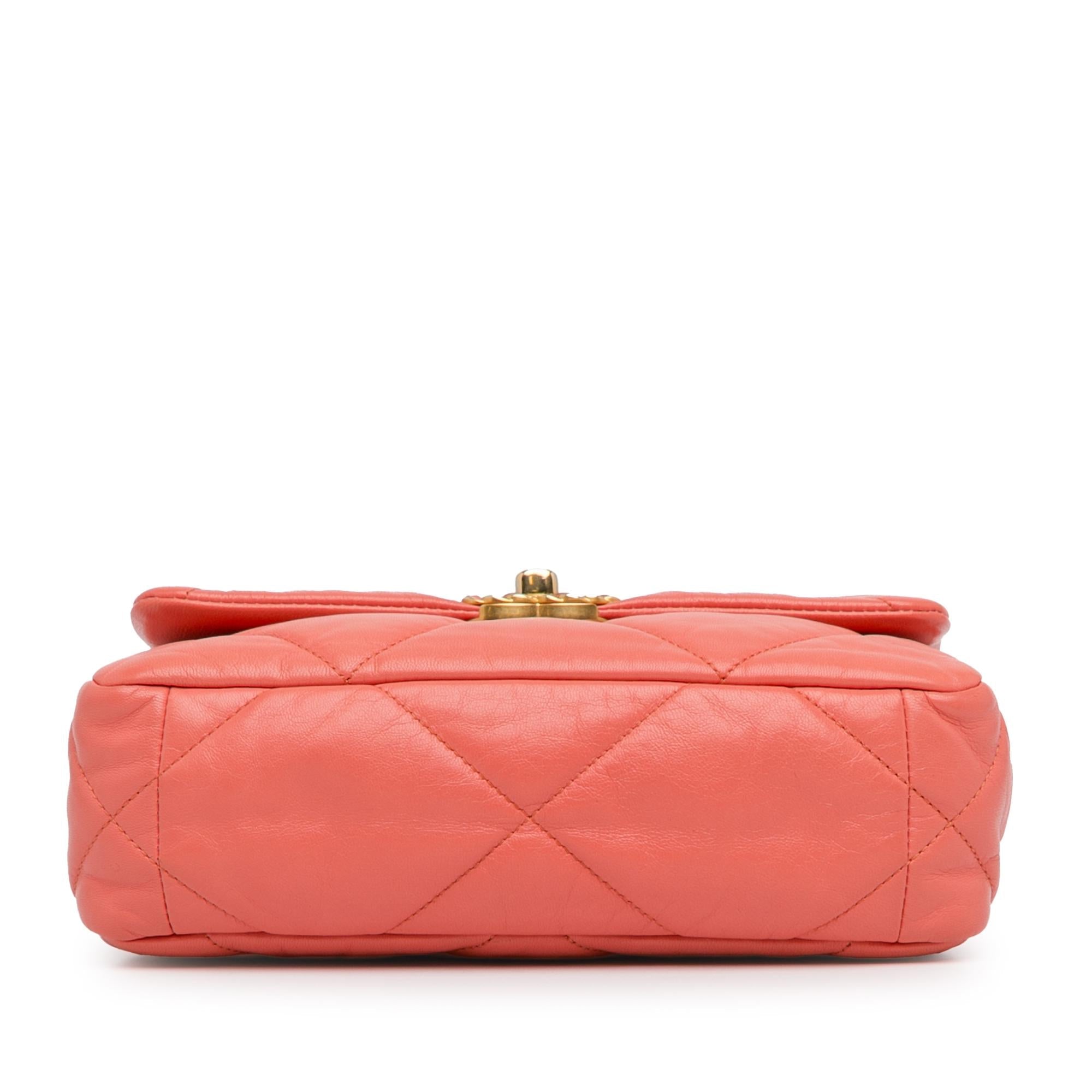 Chanel Medium Lambskin 19 Flap (SHG-3kILnI)