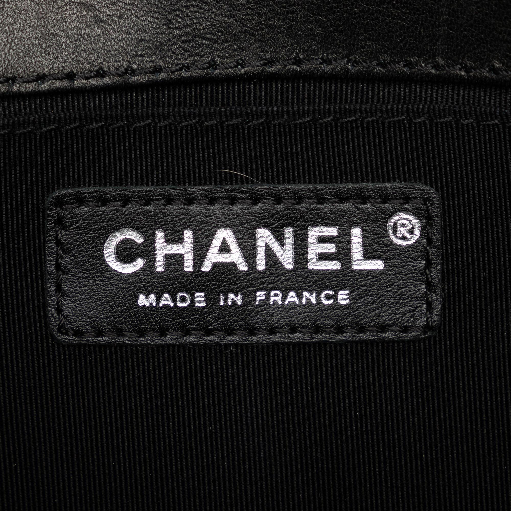Chanel Medium Lambskin Boy Bicolor Flap Bag (SHG-rXdhO4)