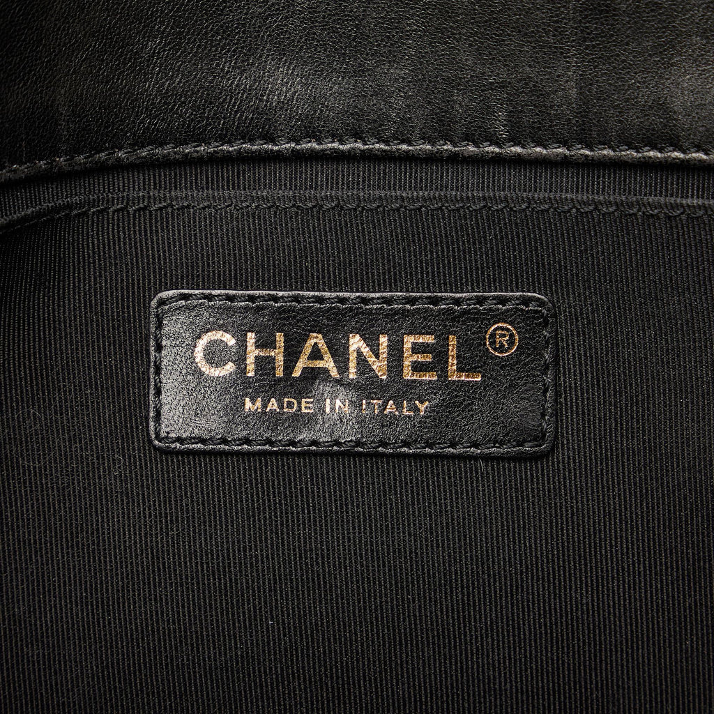 Chanel Medium Lambskin Boy Flap Bag (SHG-1jQAVu)