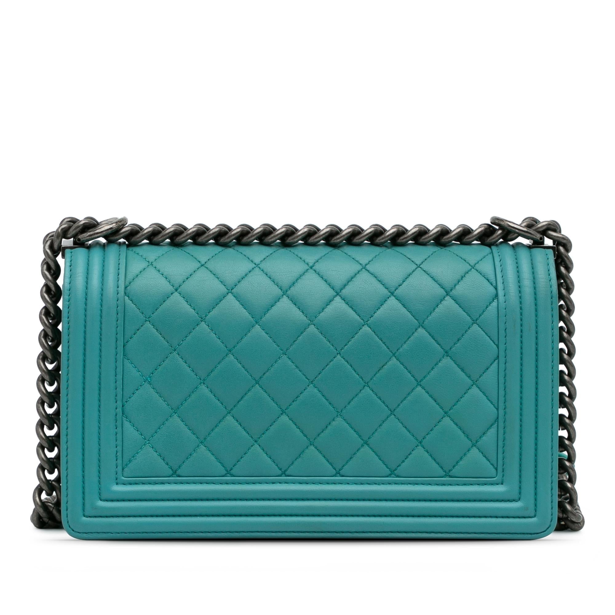 Chanel Medium Lambskin Boy Flap Bag (SHG-CQzfDs)