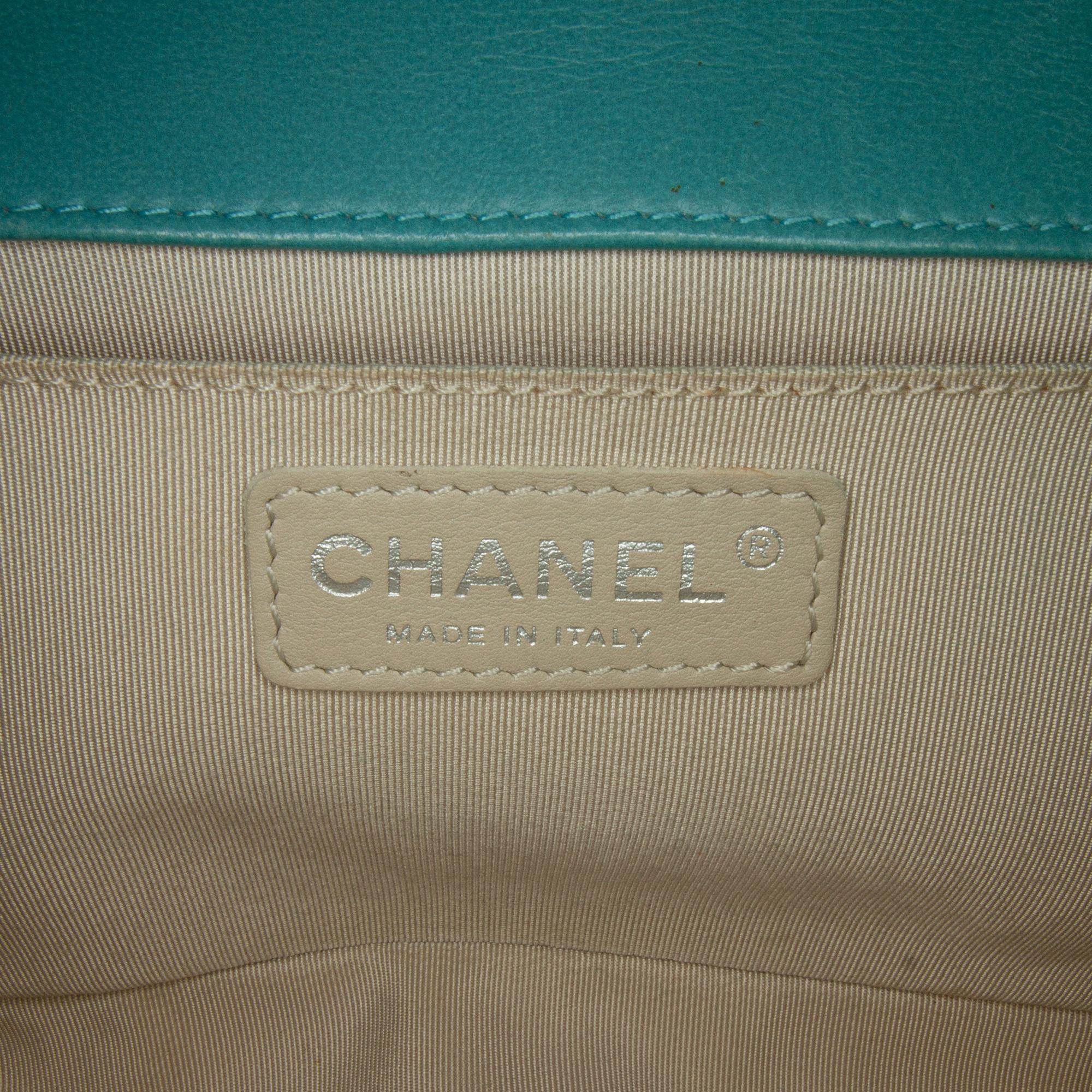 Chanel Medium Lambskin Boy Flap Bag (SHG-CQzfDs)