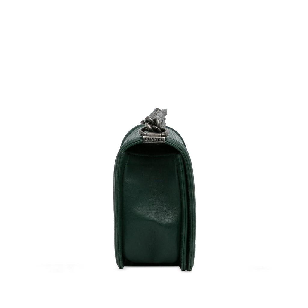 Chanel Medium Lambskin Boy Flap Bag (SHG-6P7DVs)