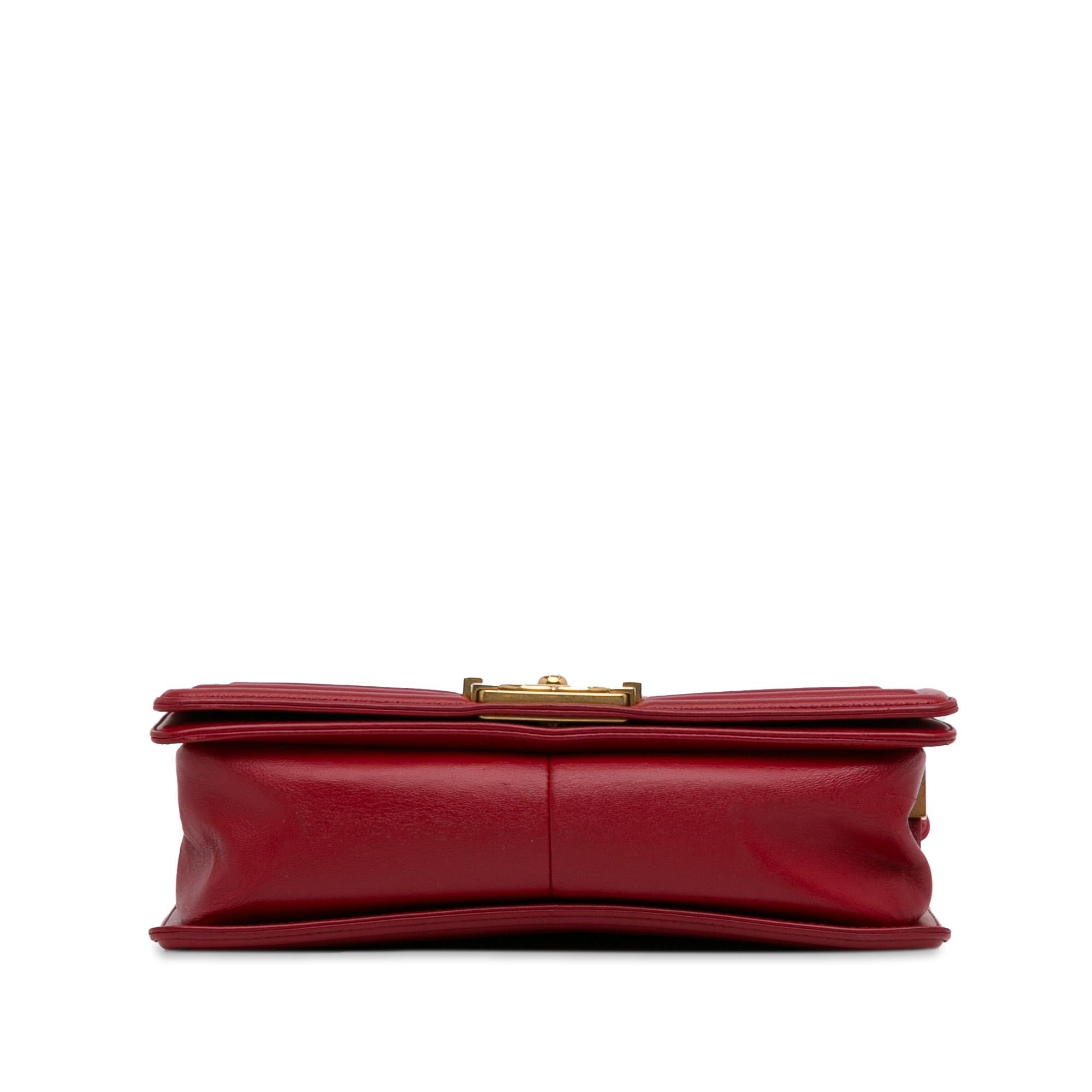 Chanel Medium Lambskin Boy Flap Bag (SHG-4DrSly)