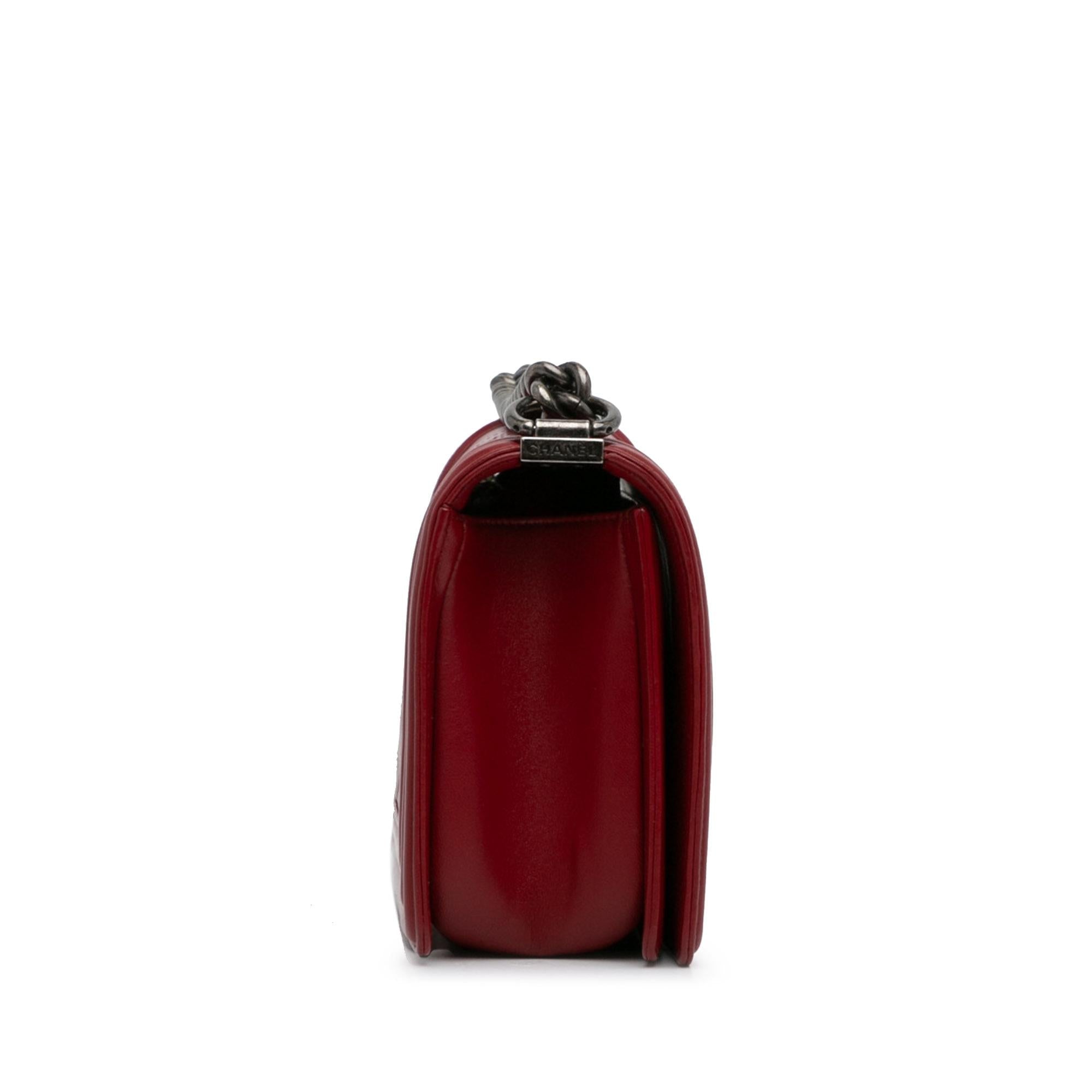 Chanel Medium Lambskin Boy Flap Bag (SHG-2gxYBH)