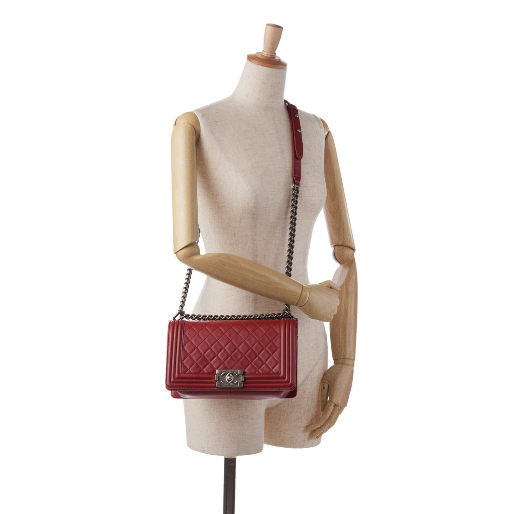 Chanel Medium Lambskin Boy Flap Bag (SHG-2gxYBH)