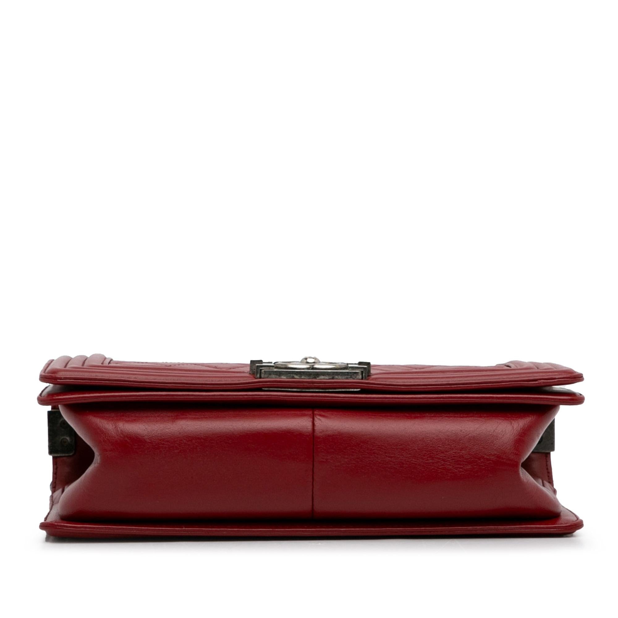 Chanel Medium Lambskin Boy Flap Bag (SHG-2gxYBH)