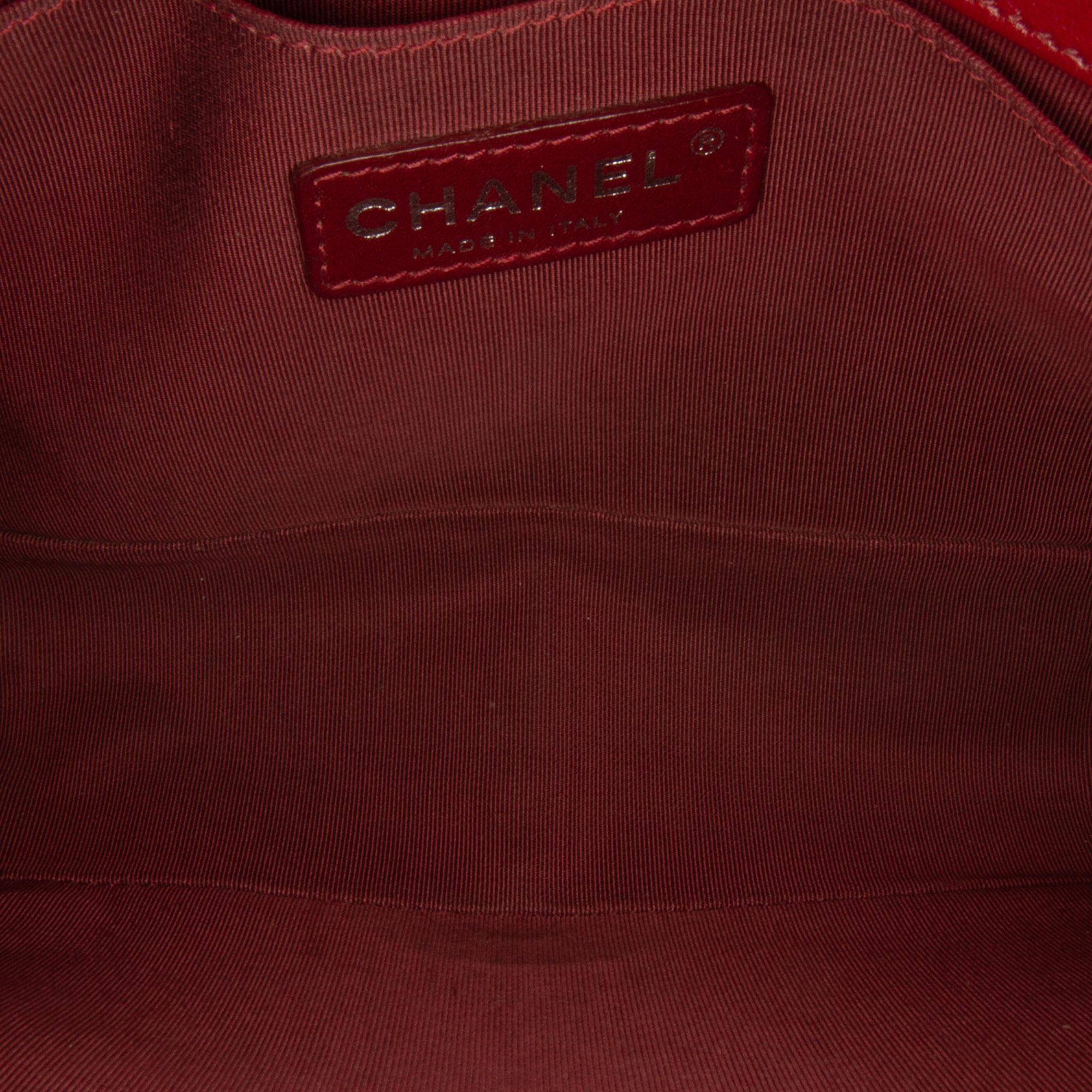 Chanel Medium Lambskin Boy Flap Bag (SHG-2gxYBH)