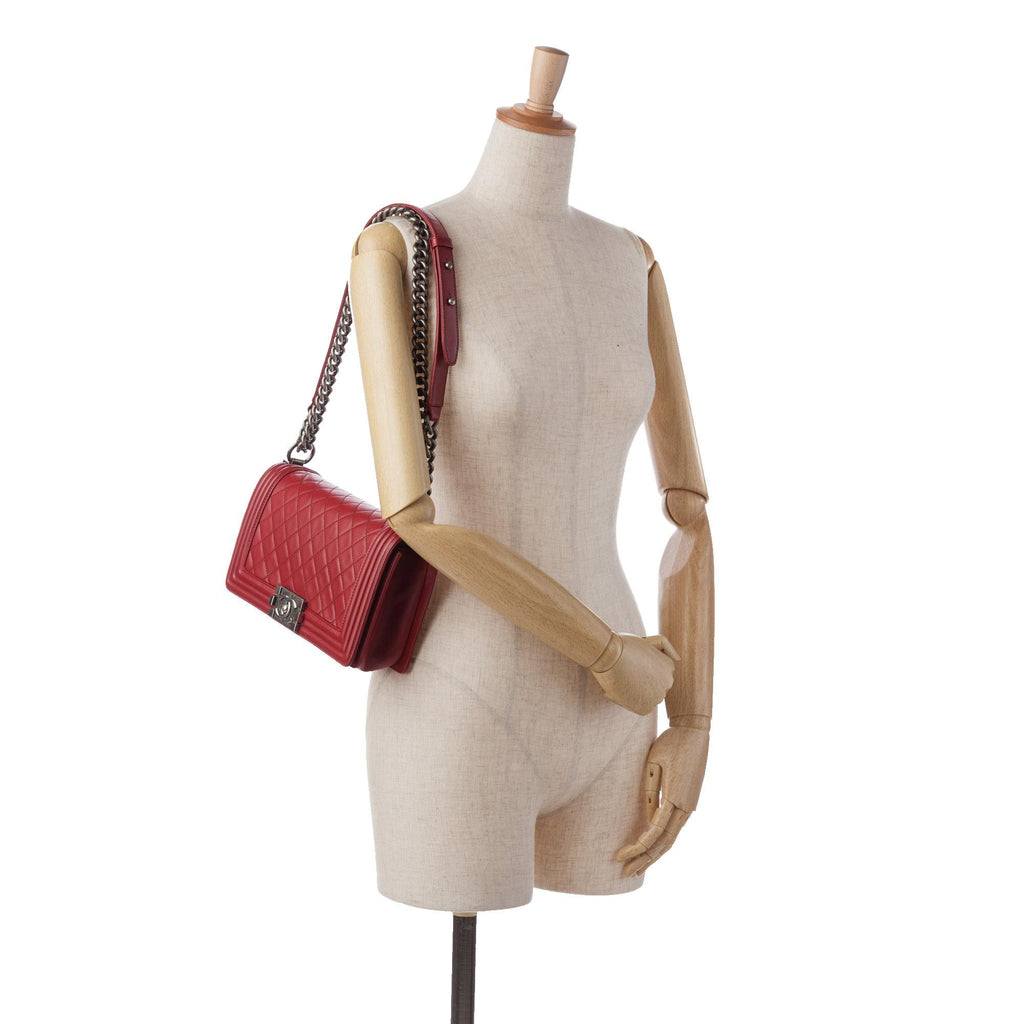 Chanel Medium Lambskin Boy Flap Bag (SHG-2gxYBH)