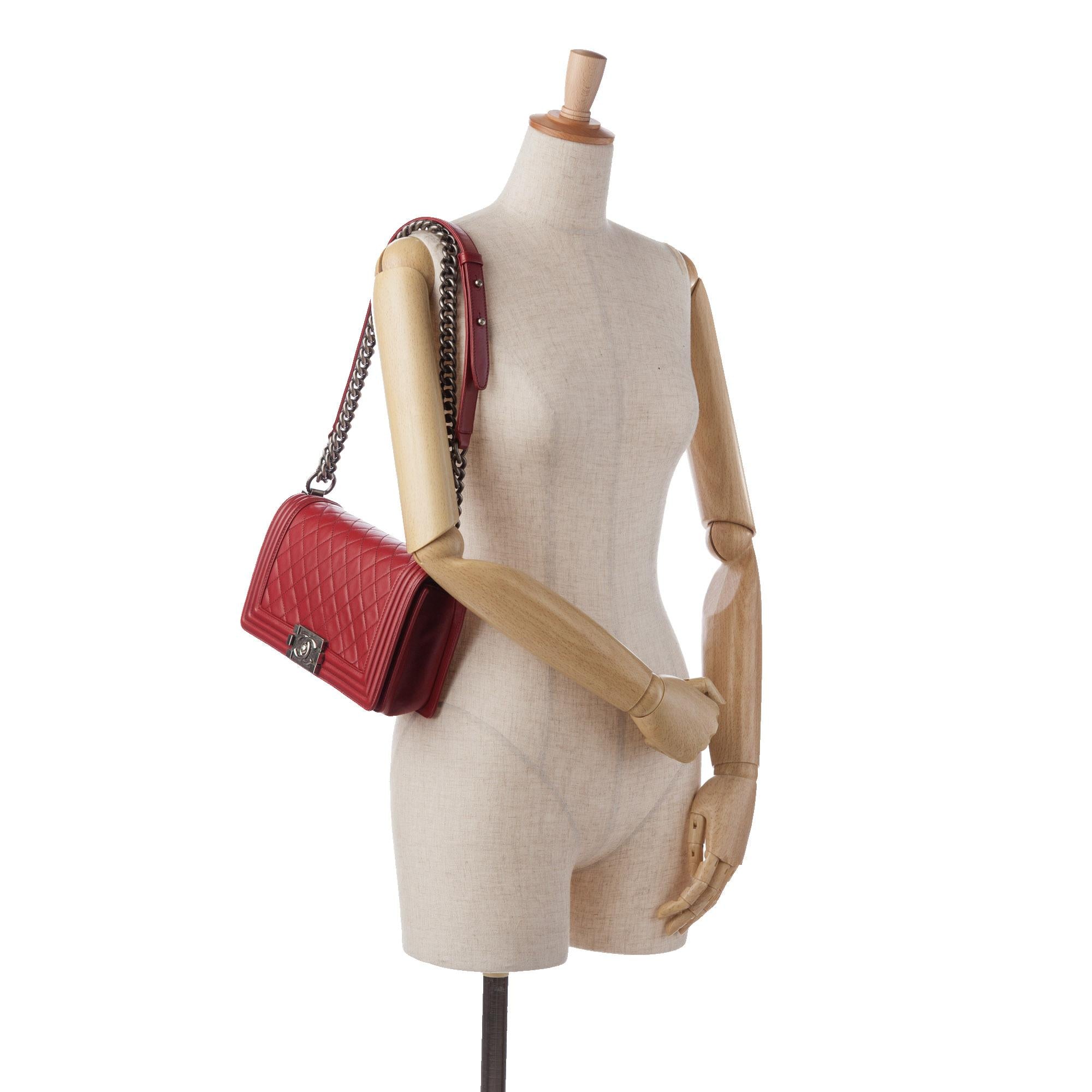 Chanel Medium Lambskin Boy Flap Bag (SHG-2gxYBH)