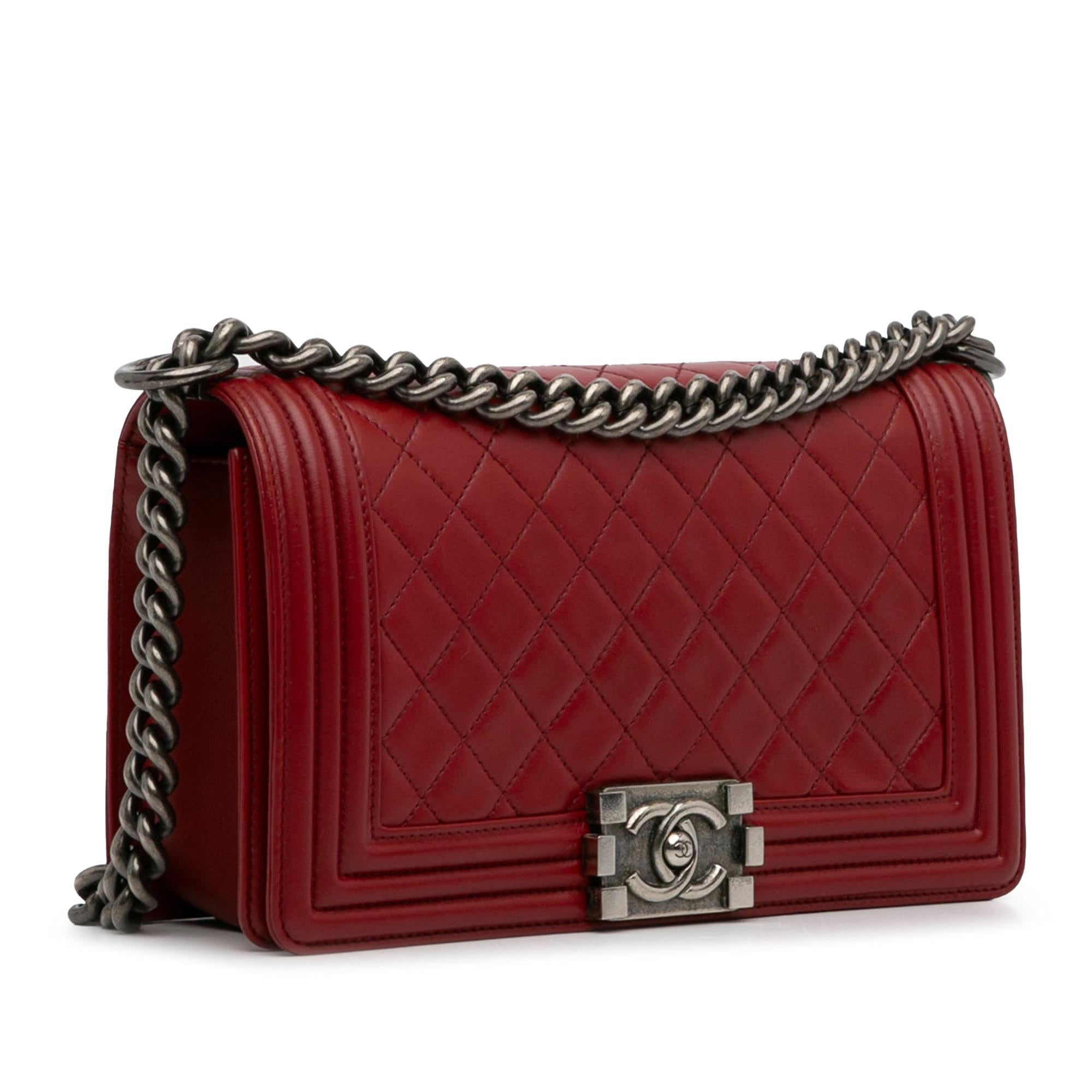 Chanel Medium Lambskin Boy Flap Bag (SHG-2gxYBH)