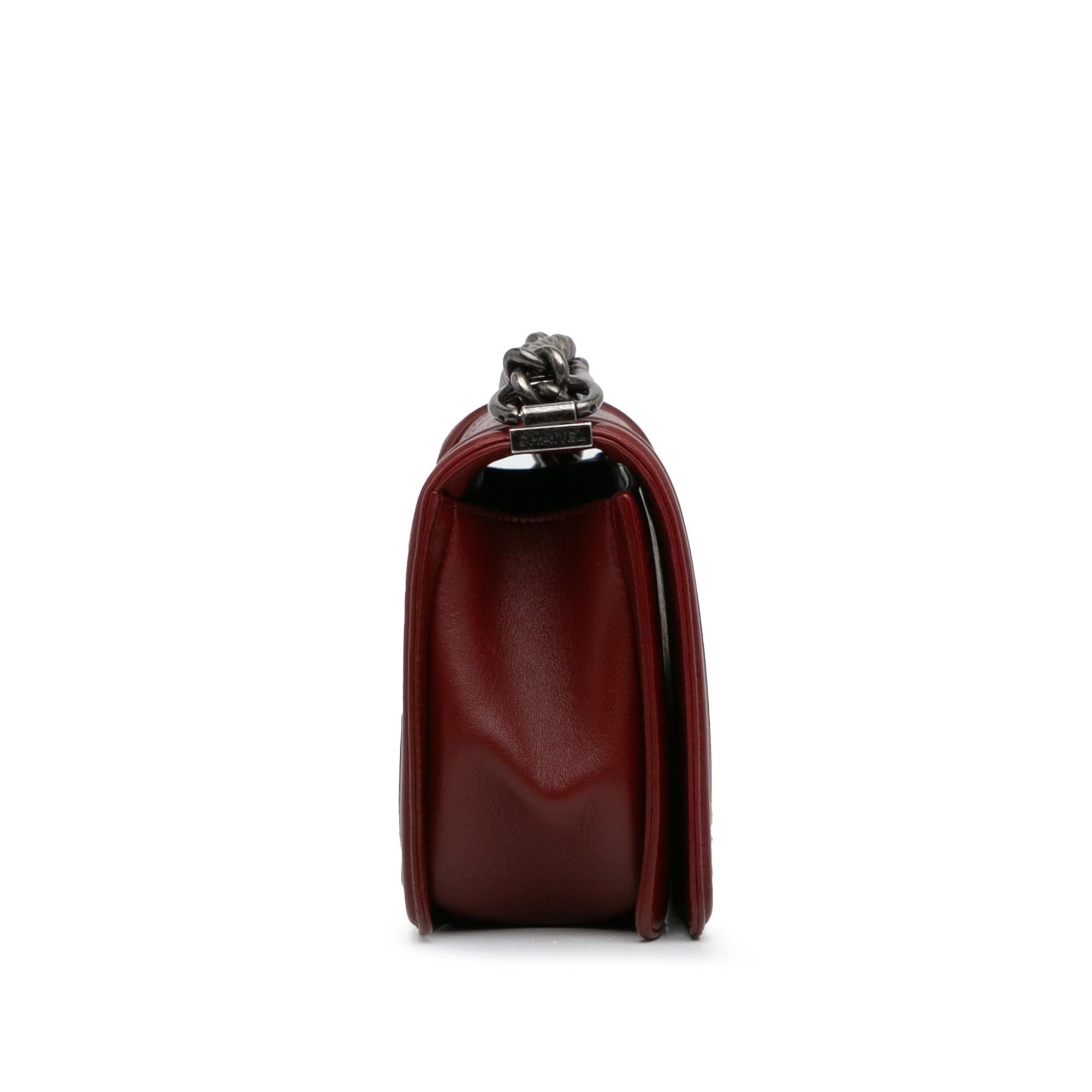 Chanel Medium Lambskin Boy Flap (SHG-rwJIri)