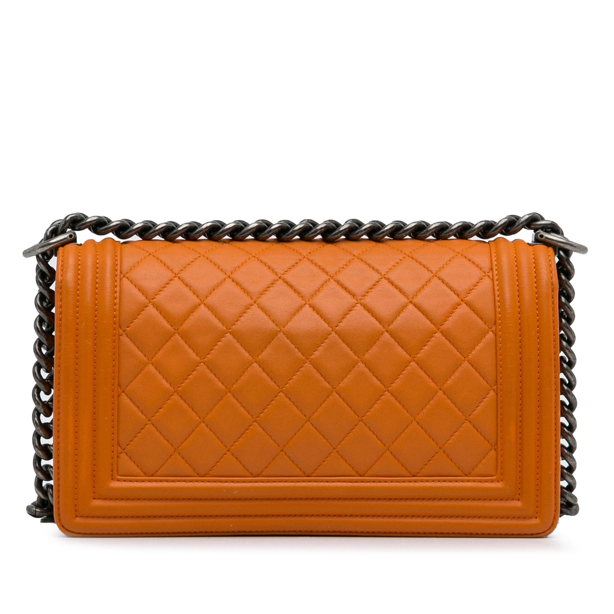 Chanel Medium Lambskin Boy Flap (SHG-yq2bEE)