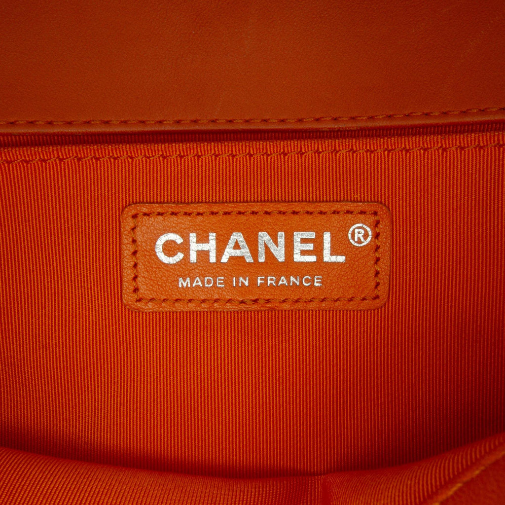 Chanel Medium Lambskin Boy Flap (SHG-yq2bEE)