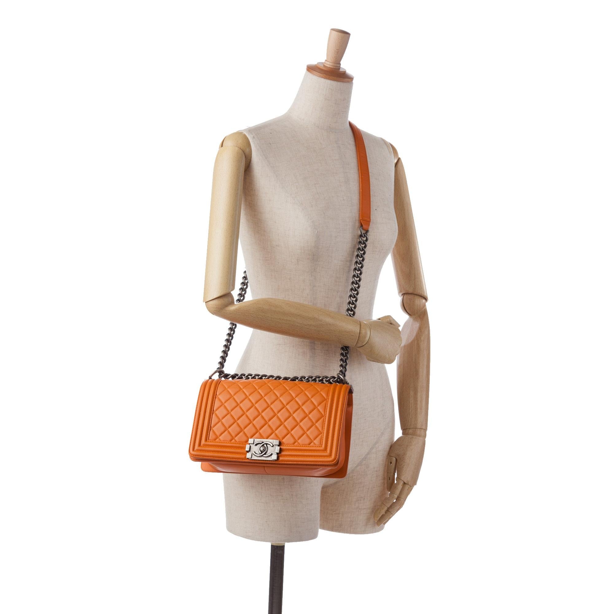 Chanel Medium Lambskin Boy Flap (SHG-yq2bEE)