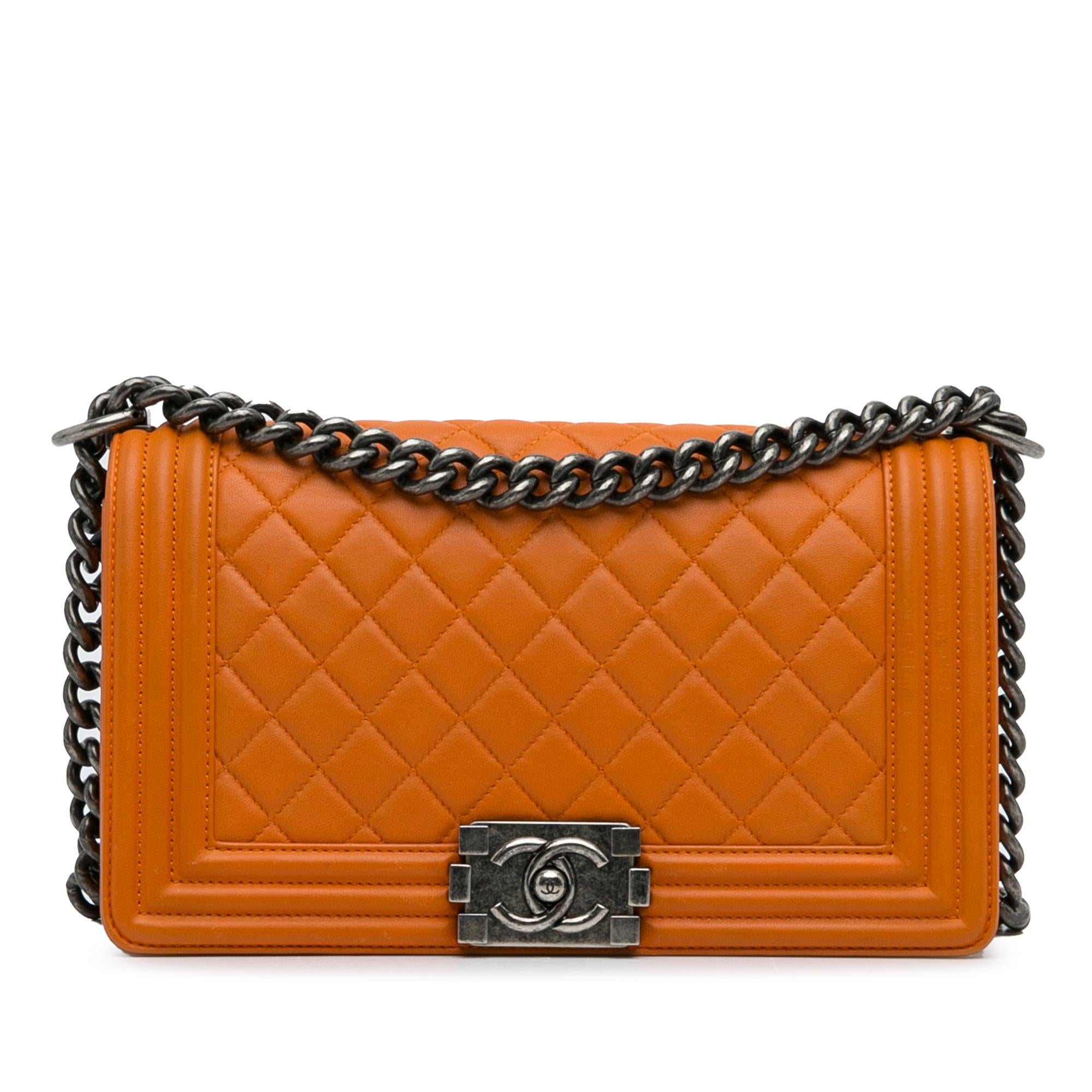 Chanel Medium Lambskin Boy Flap (SHG-yq2bEE)